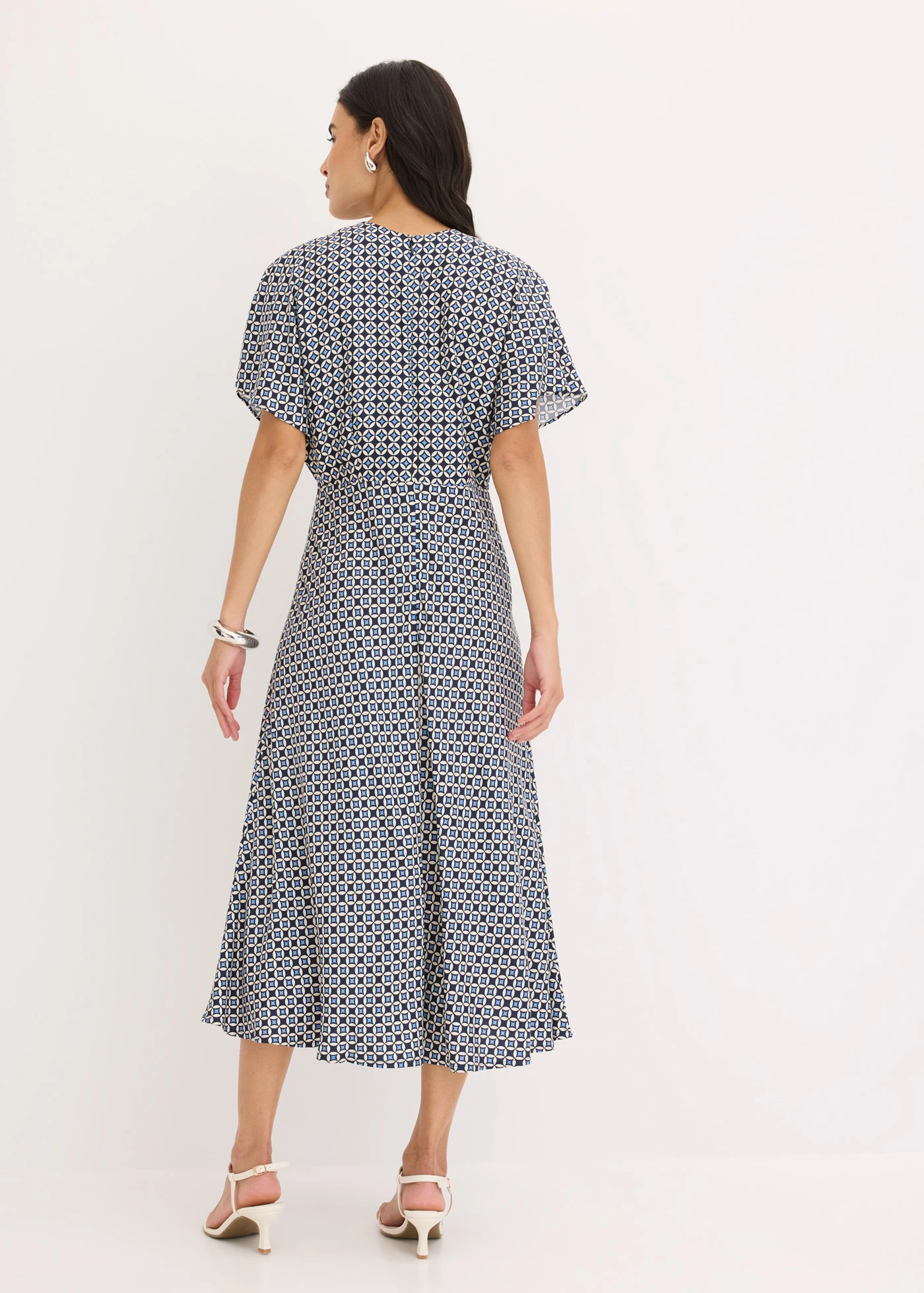 Rochie din viscoză fluidă • bej natur/bleumarin/albastru mediu cu imprimeu grafic • magazin bonprix