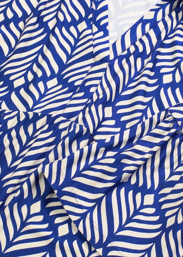 Tuniekjurk van een zachte viscosemix • blauw-wit grafisch patroon • product-page.page-title-suffix
