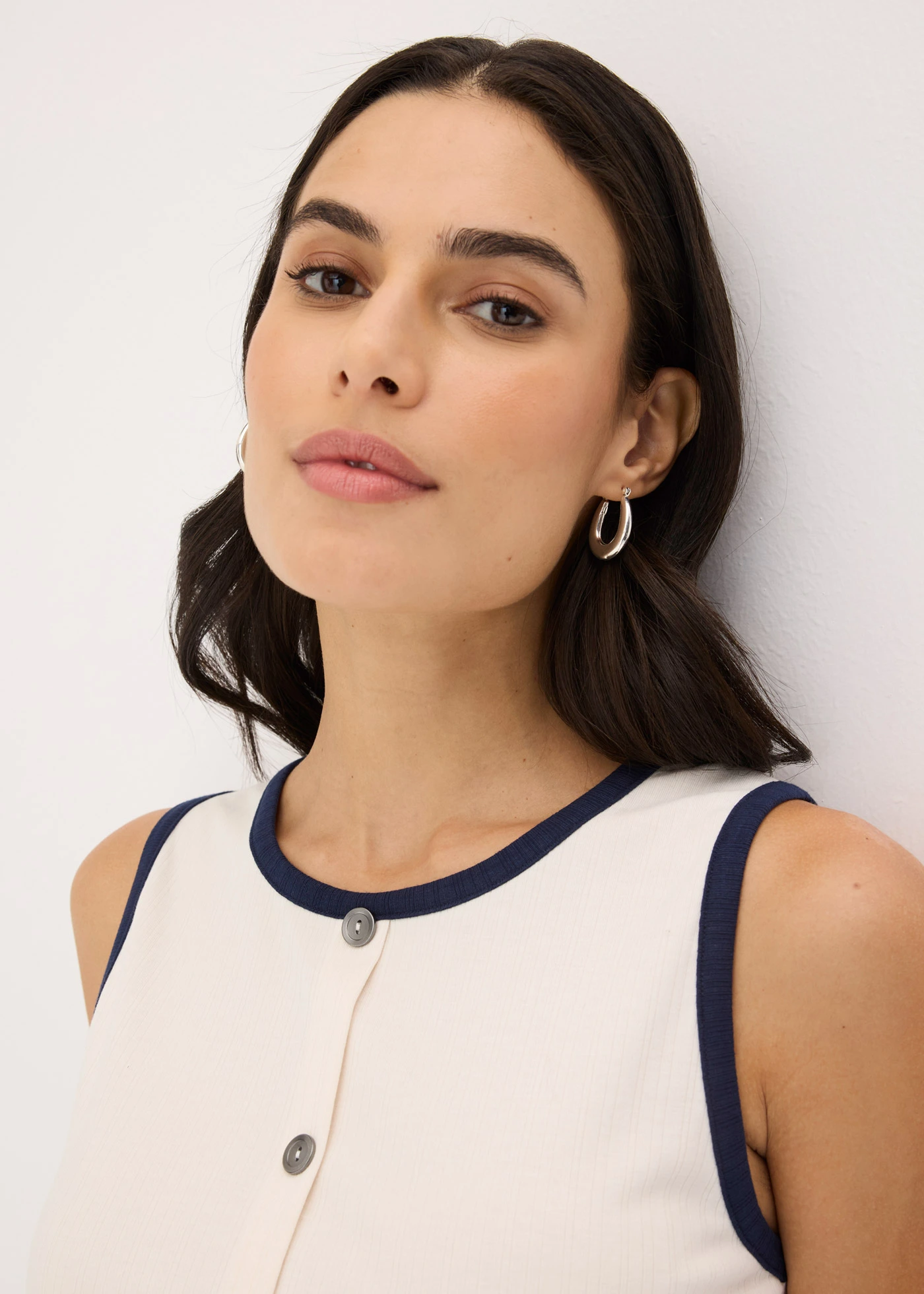 Žerzejové tílko s kontrastním lemem • béžovo-tmavě modrá • bonprix obchod