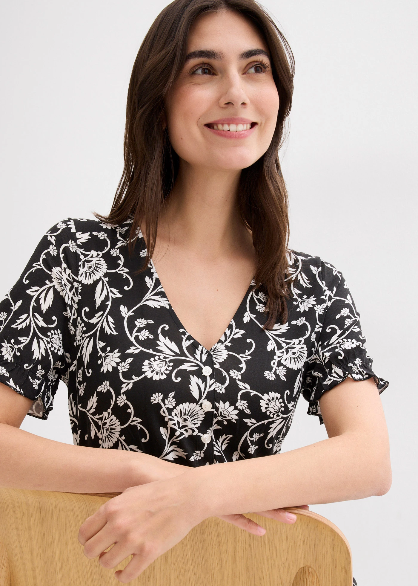 Sukienka z dżerseju z lejącej wiskozy • czarny - biel wełny w kwiaty • sklep bonprix