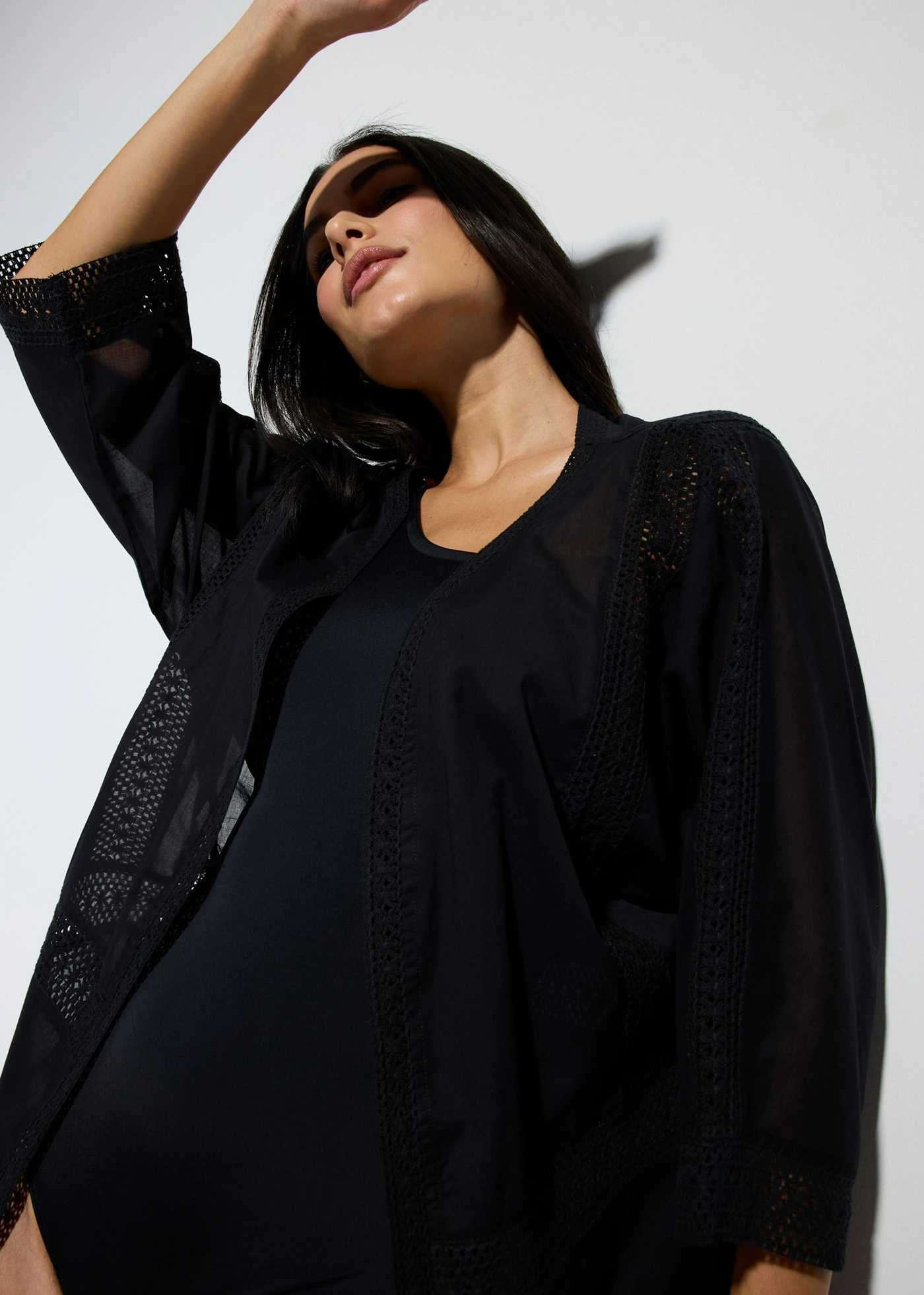 Plážové kimono s krajkou • černá • bonprix obchod