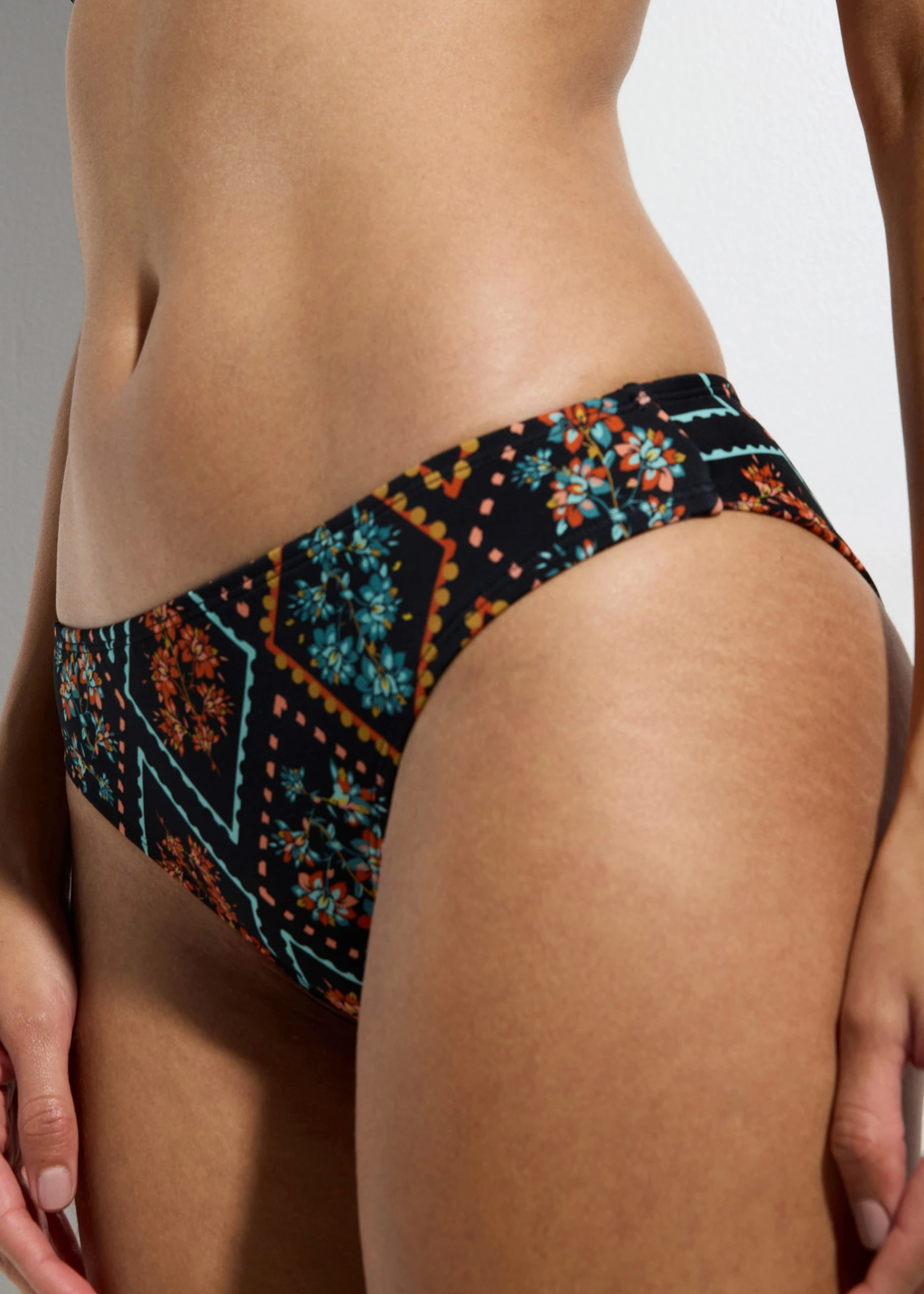 Bikiny s bokovými kalhotkami (2dílná souprava) • černá • bonprix obchod