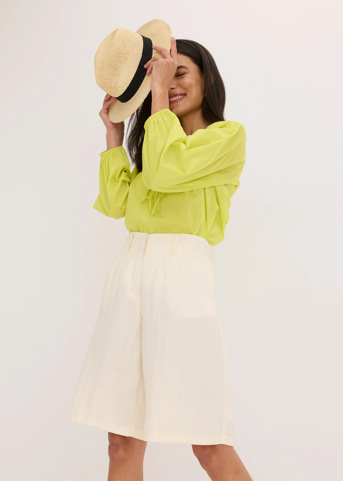 Bermuda doux en viscose mélangée • crème • Boutique bonprix