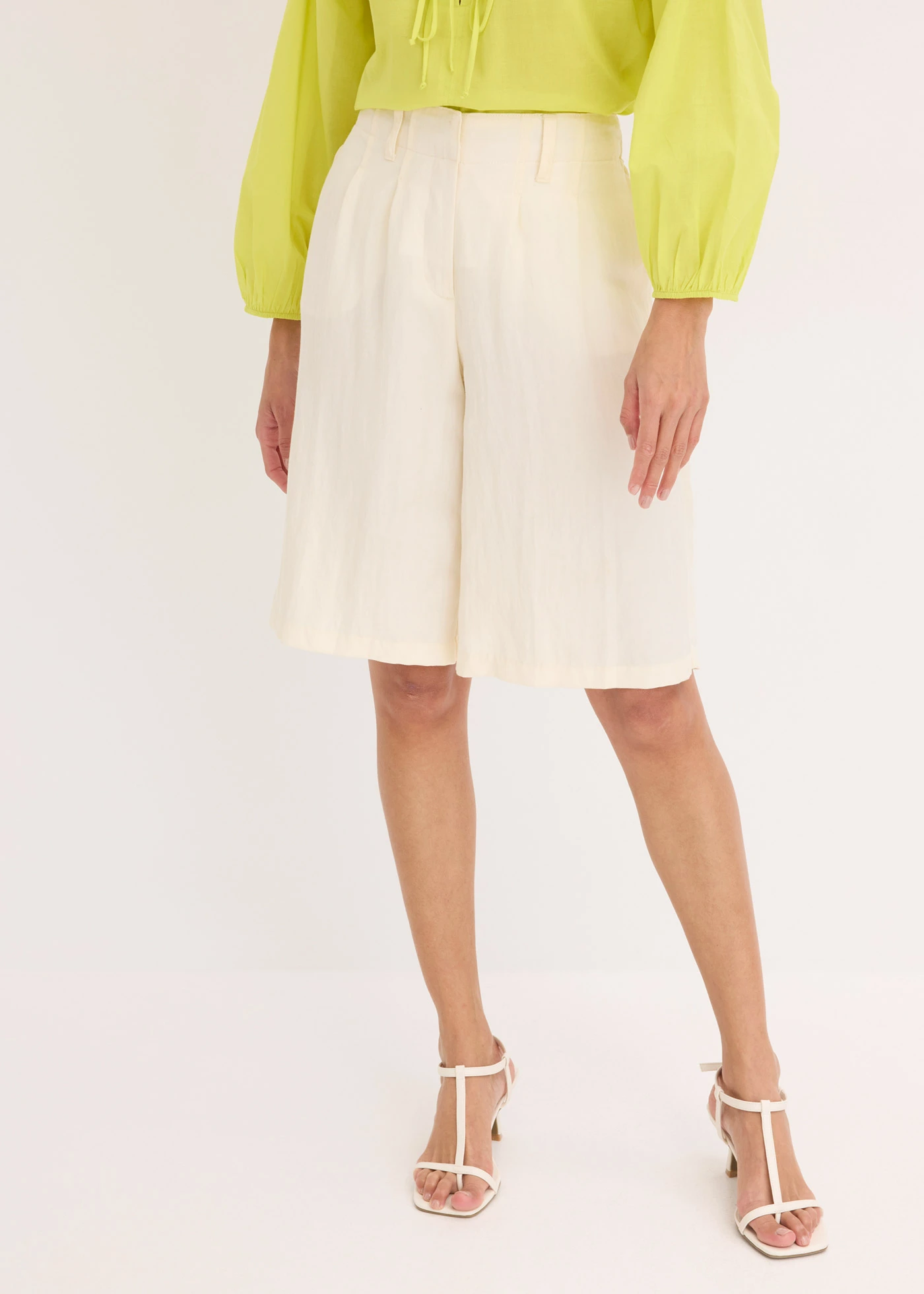 Bermuda doux en viscose mélangée • crème • Boutique bonprix