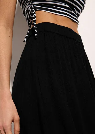 Plážové šortky ze splývavé viskózy • černá • bonprix obchod