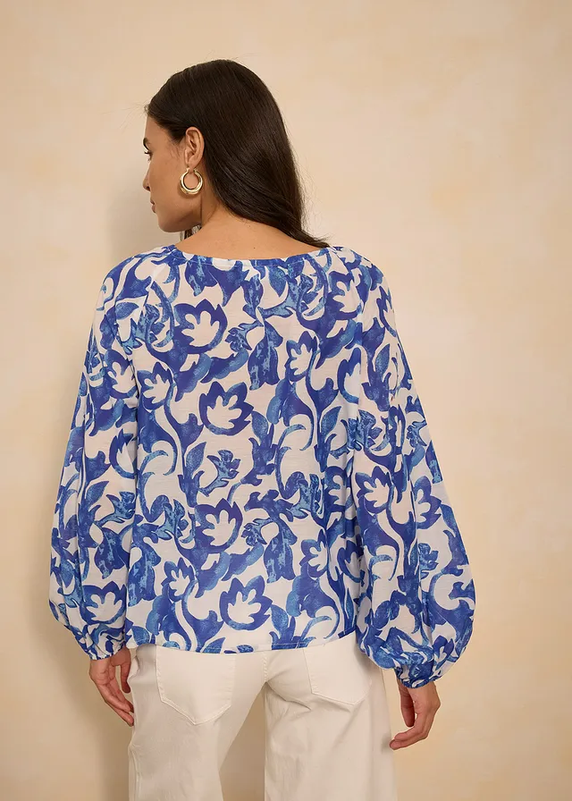 Gedessineerde tuniek, Kleur: wit-blauw gebloemd