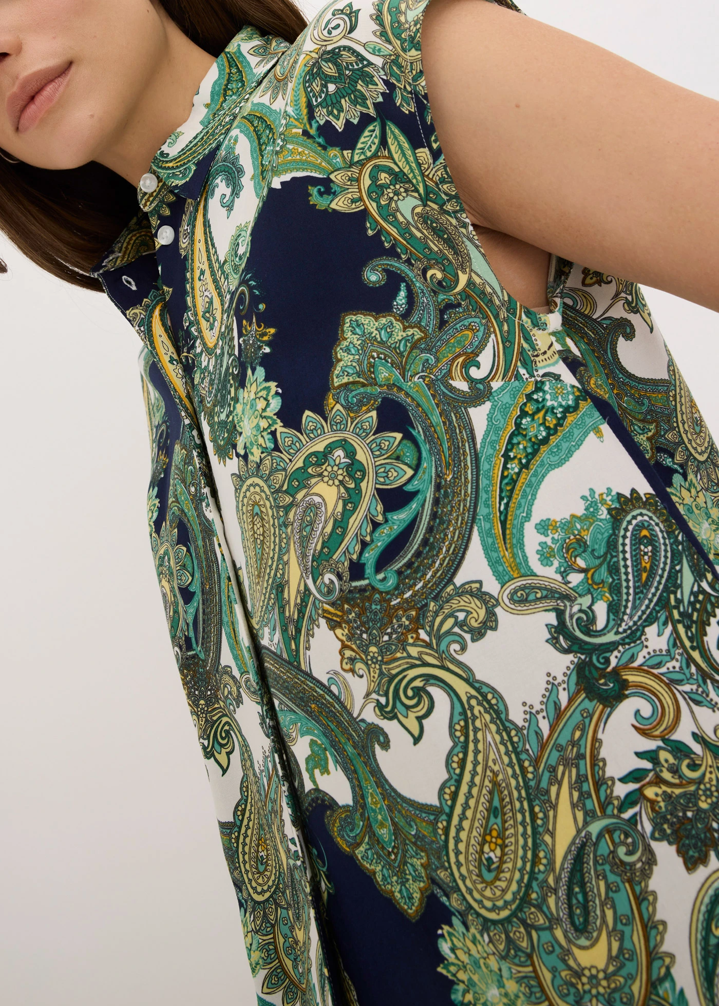 Halenka ze splývavé viskózy s potiskem • tmavě modro-bílo-světle zelená s kašmírovým potiskem • bonprix obchod