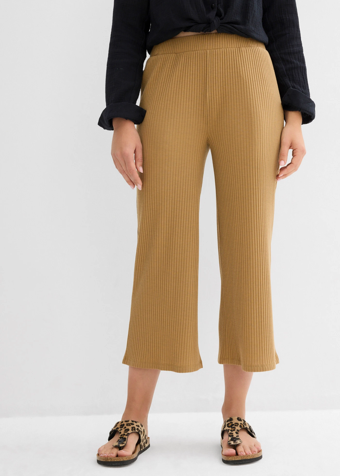 Geribde jersey broek met comfortabele tailleband • kakibruin • bonprix online shop