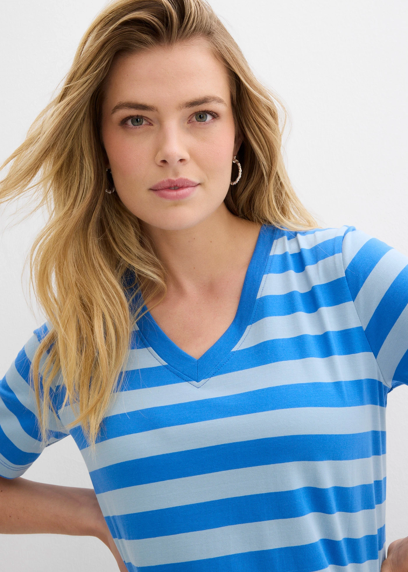 Rochie de jerse din bumbac organic • albastru-gheață/bleu cu dungi orizontale • magazin bonprix