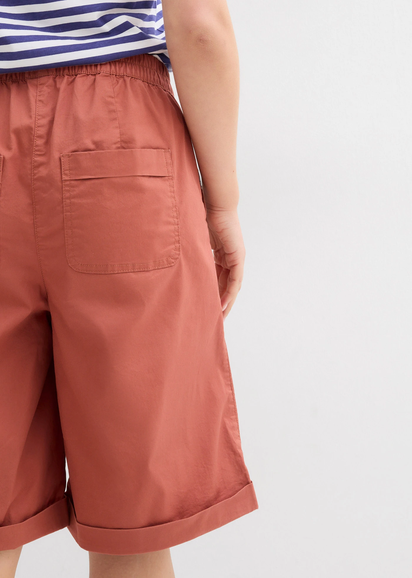 Bermude din material papertouch cu bumbac • maro-coniac • magazin bonprix