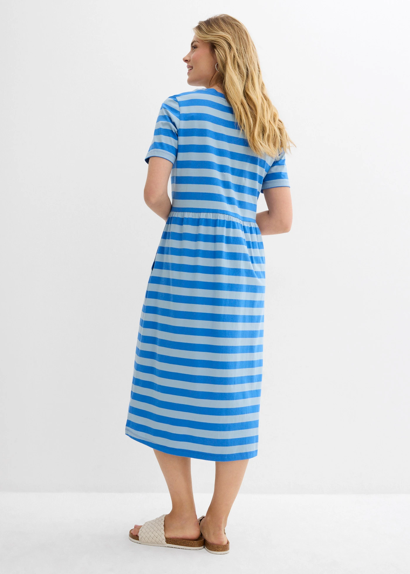 Rochie de jerse din bumbac organic • albastru-gheață/bleu cu dungi orizontale • magazin bonprix