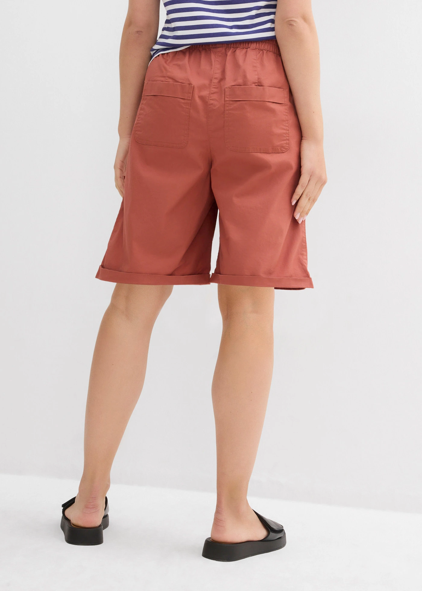 Bermude din material papertouch cu bumbac • maro-coniac • magazin bonprix