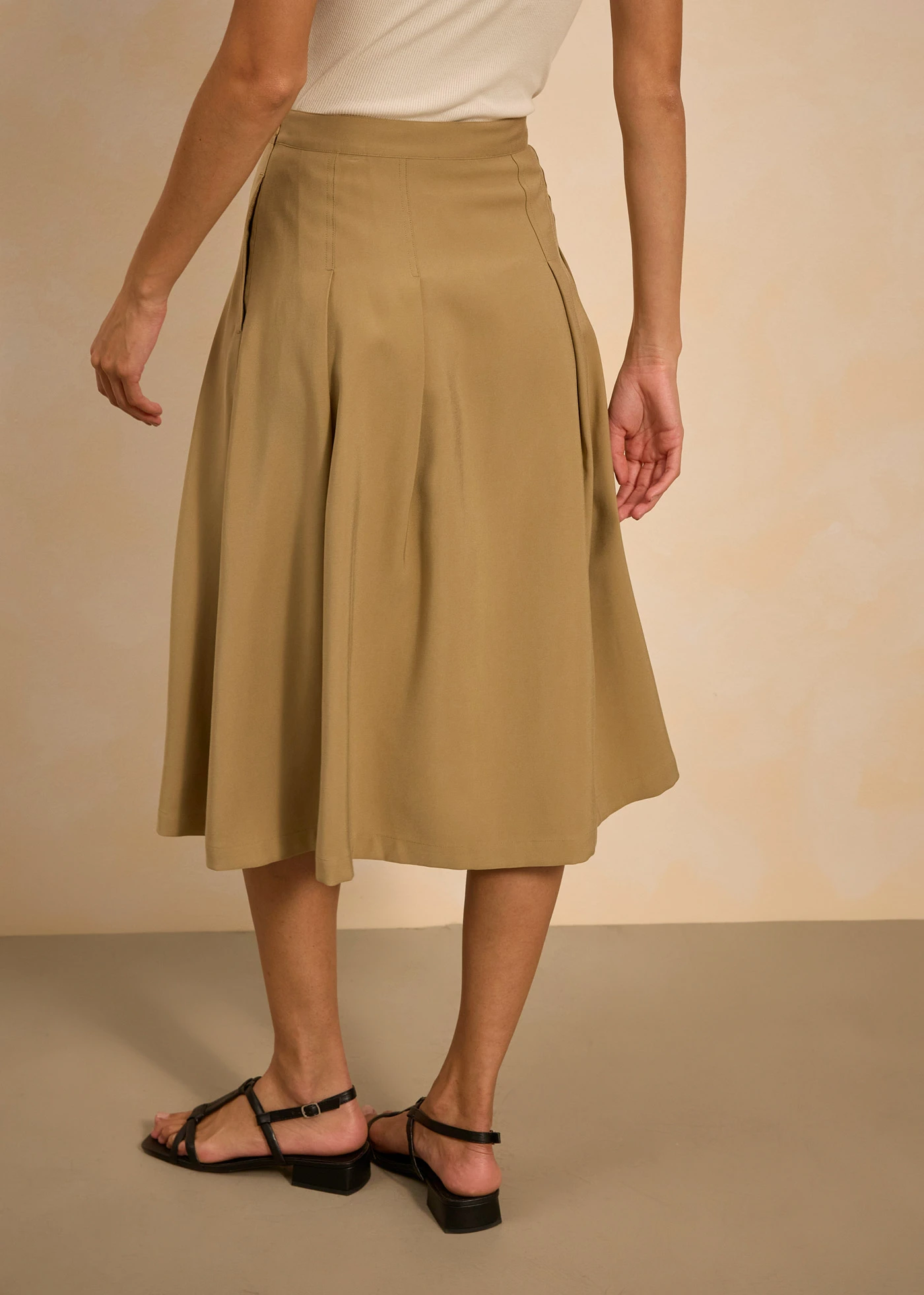 Jupe plissée en viscose mélangée • olive clair • Boutique bonprix