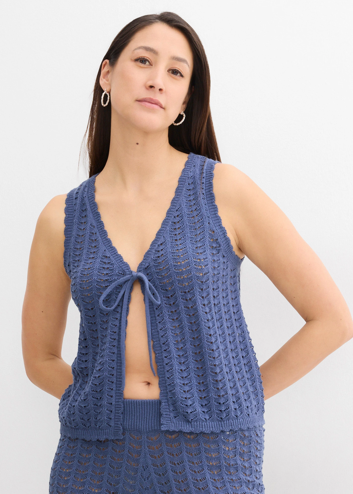 Pletená vesta s dírkovaným vzorem • indigo • bonprix obchod