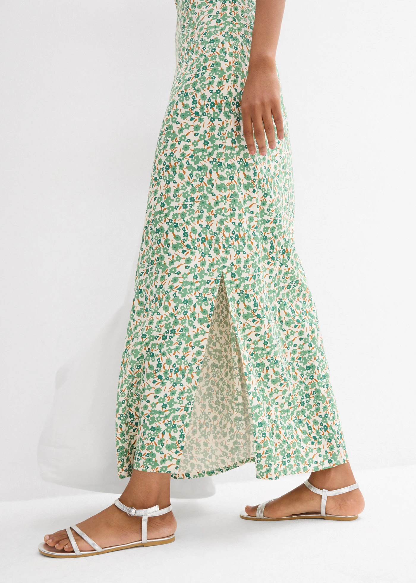 Šaty na ramínka, ze splývavé viskózy • břečťanově zeleno-krémově bílá • bonprix obchod