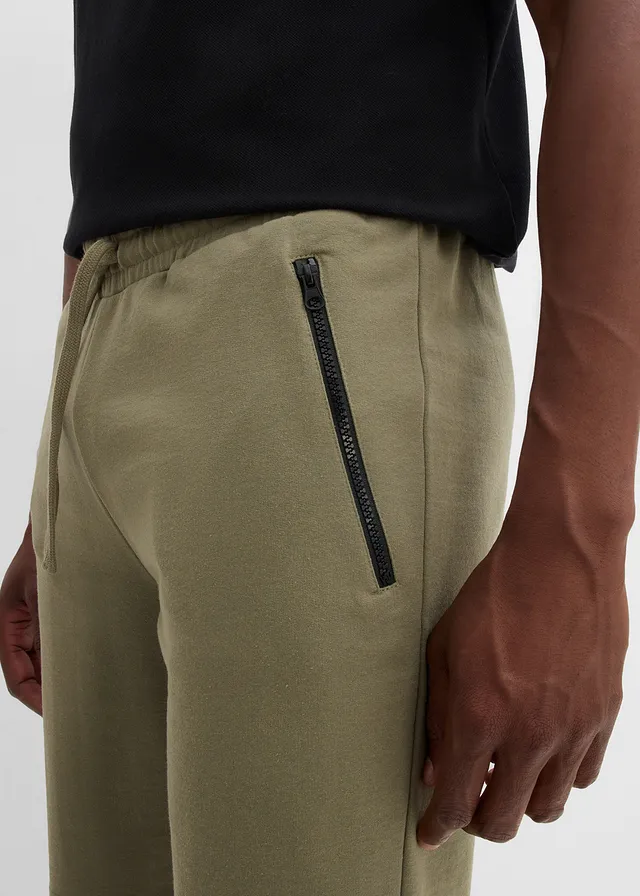Sweat bermuda met praktische ritszakken • olijfgroen • product-page.page-title-suffix