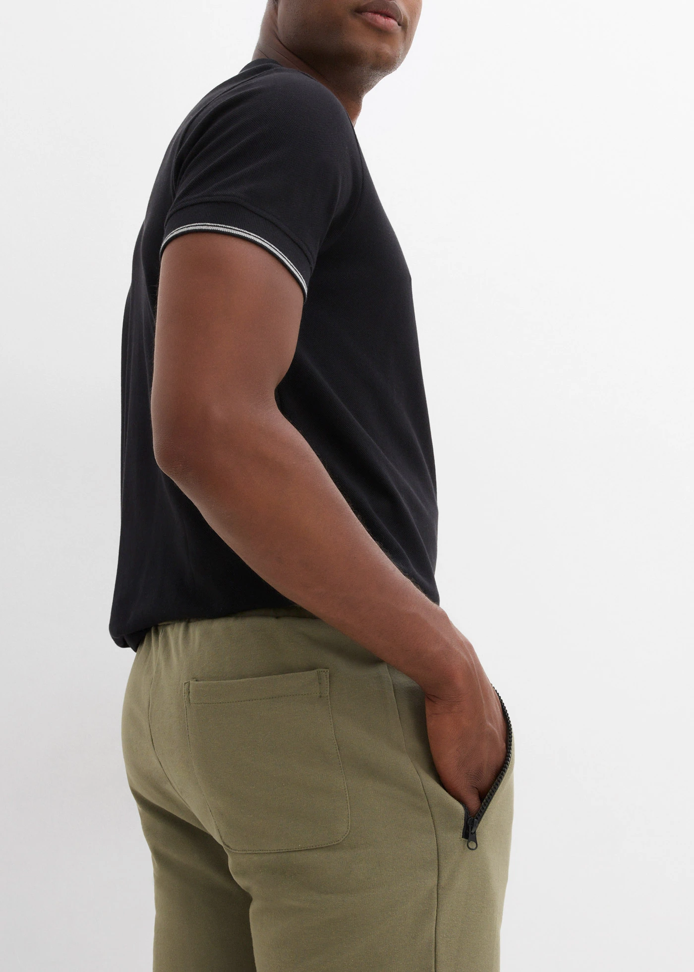 Bermuda sweat avec poches latérales zippées • olive • Boutique bonprix