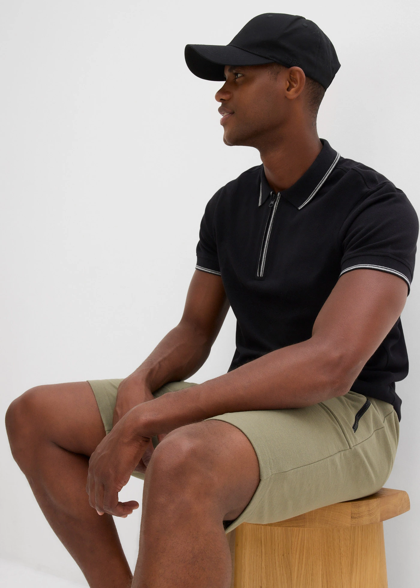 Sweat bermuda met praktische ritszakken • olijfgroen • bonprix online shop