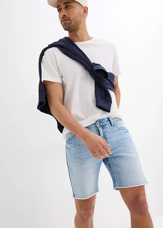 Szorty dżinsowe z elastycznego materiału z postrzępionymi nogawkami, relaxed fit • jasnoniebieski denim • sklep bonprix