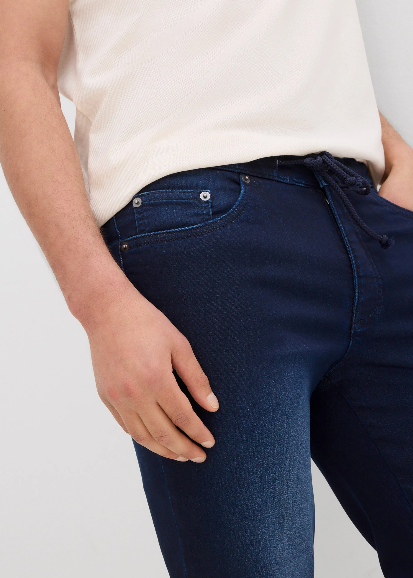 Bermudy z džínové teplákoviny, s pohodlným pasem, Regular Fit (2 ks v balení) • tmavý denim+světle modrý denim • bonprix obchod