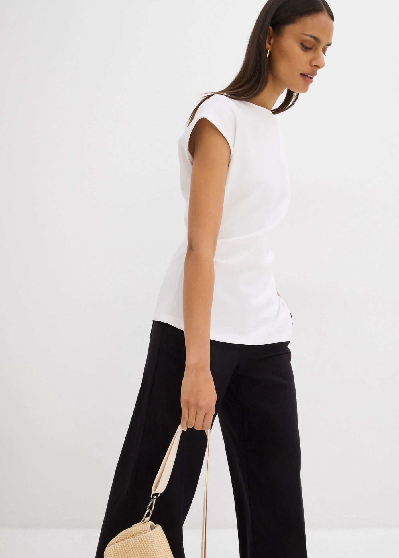 Top asymétrique en matière néoprène • blanc • Boutique bonprix