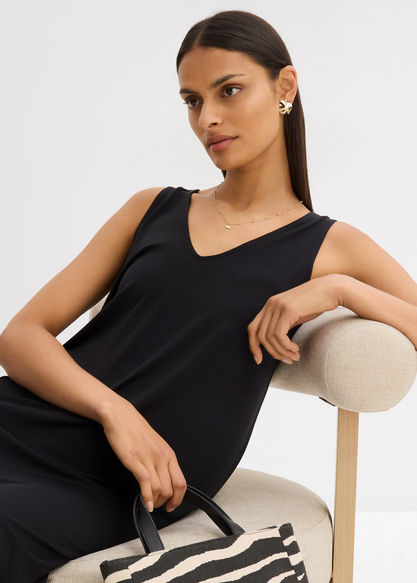 Splývavé šaty na ramínka a s výstřihem do V • černá • bonprix obchod