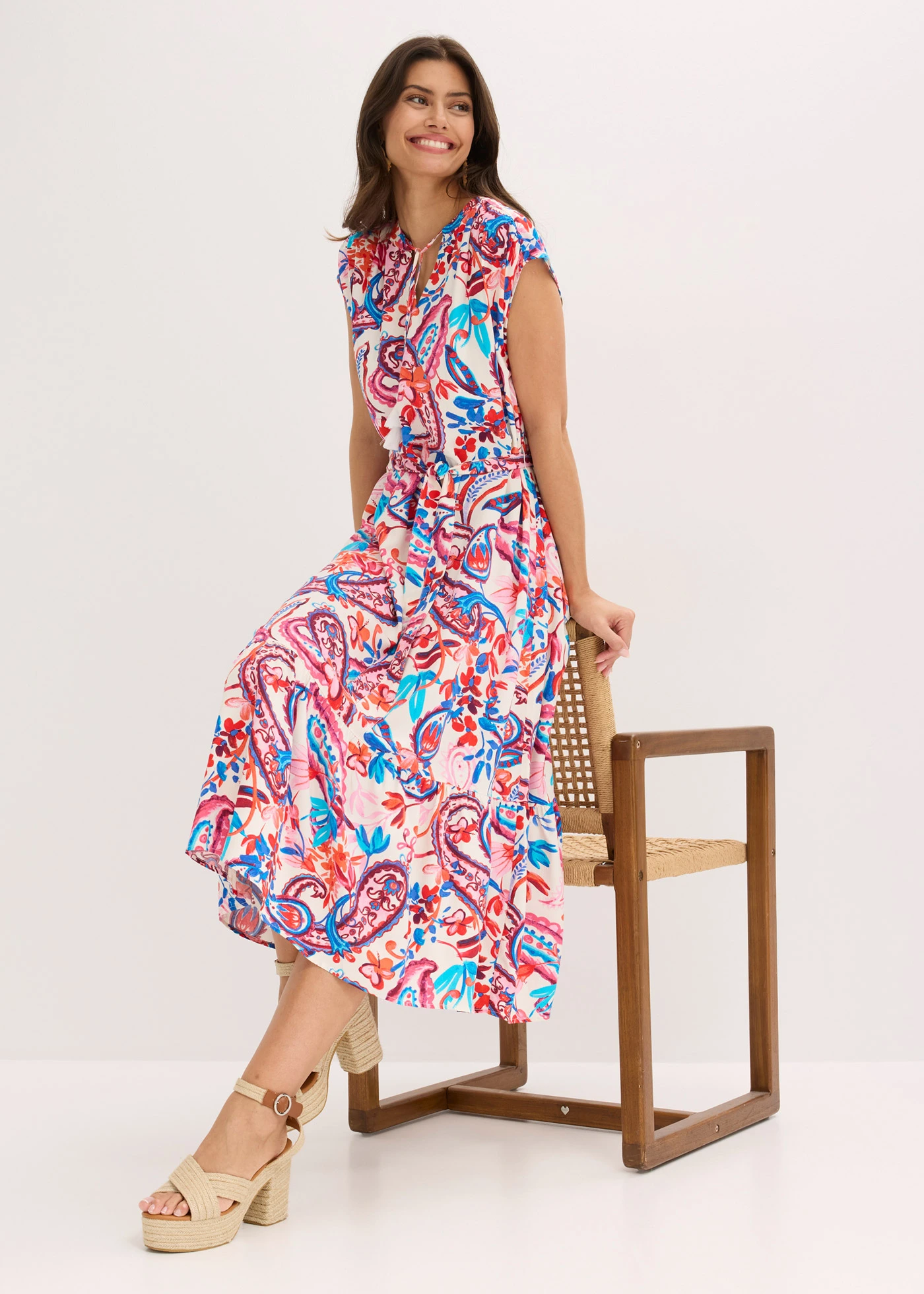 Robe-chemise fluide en viscose • écru-mangue-fraise-rose-bleu glacier floral • Boutique bonprix