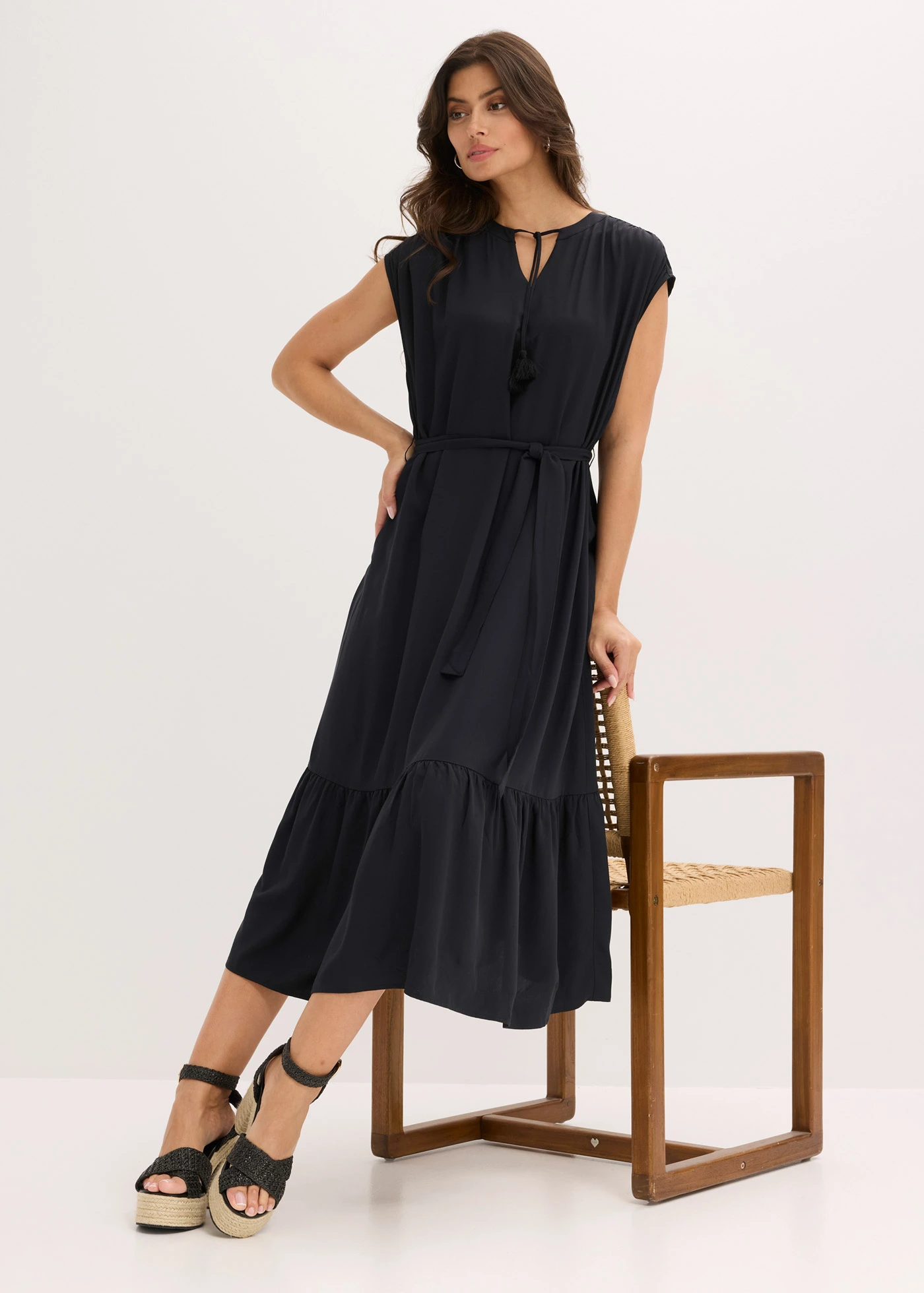 Robe-chemise fluide en viscose • noir • Boutique bonprix