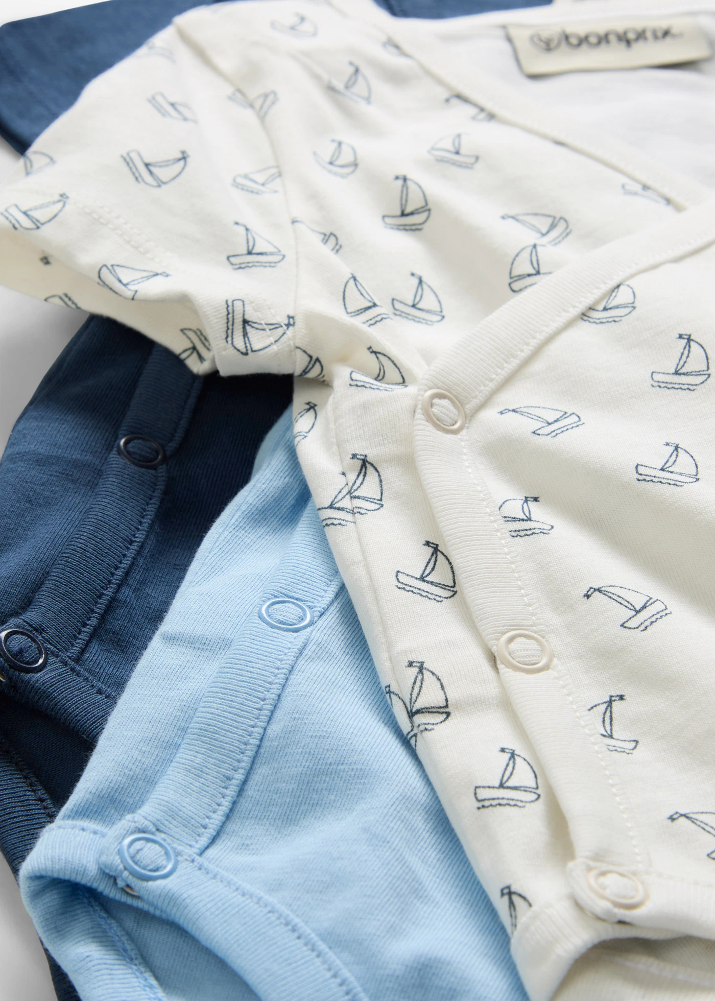 Zavinovací body s krátkým rukávem, z čisté organické bavlny (3 ks v balení) • světle modrá + přírodní bílá + hlubinná modrá s potiskem • bonprix obchod