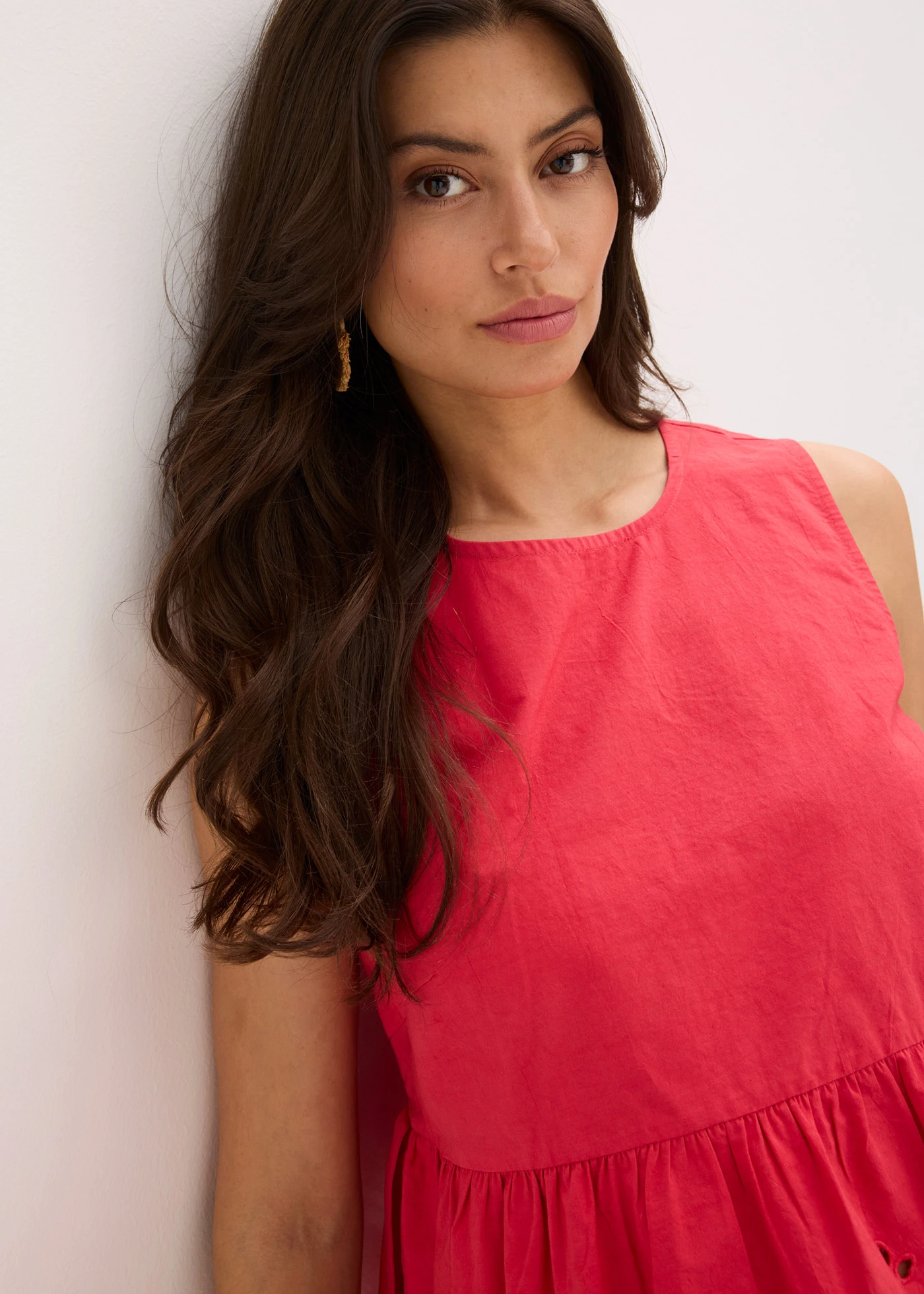 Blousetop zonder mouwen met split en broderie anglaise • rood • bonprix online shop