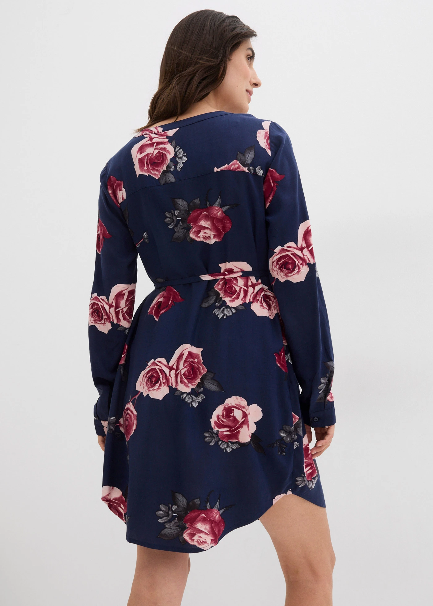 Robe-blouse de grossesse et d'allaitement en viscose fluide • bleu foncé à fleurs • Boutique bonprix