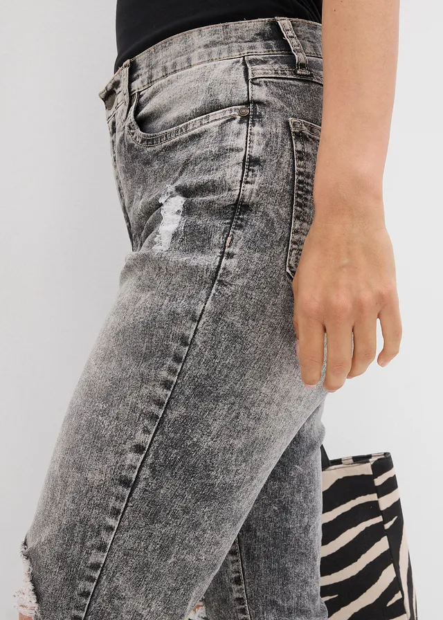 Dżinsy Mom high waist z ozdobnymi przetarciami • szary denim used • sklep bonprix