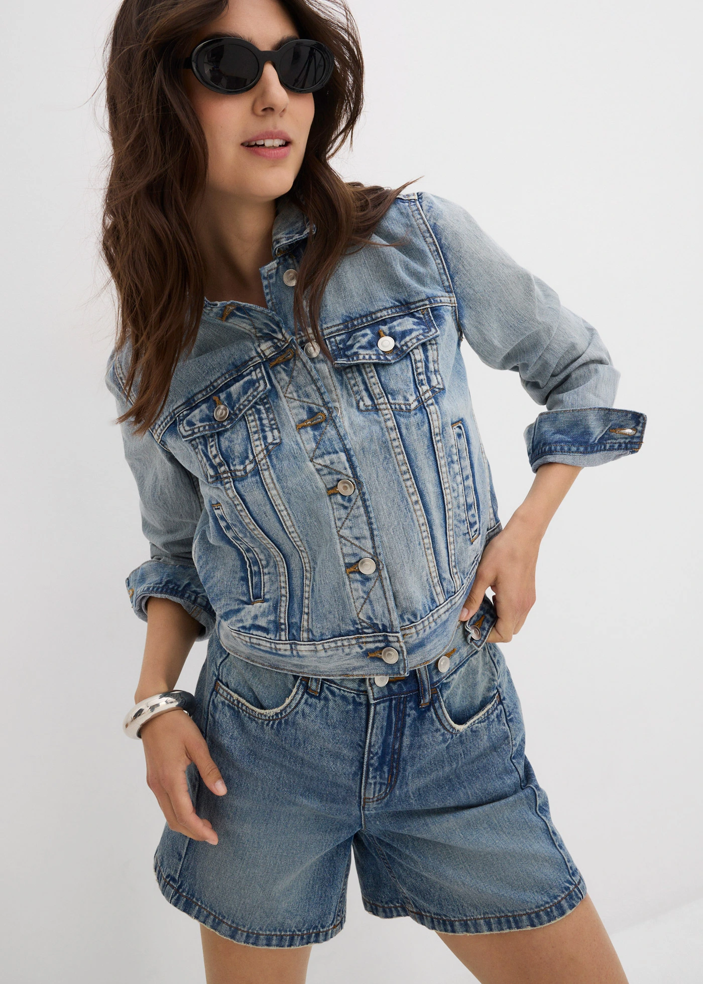 Džínové šortky, Mid Waist, nízký podíl streče • modrý denim used • bonprix obchod