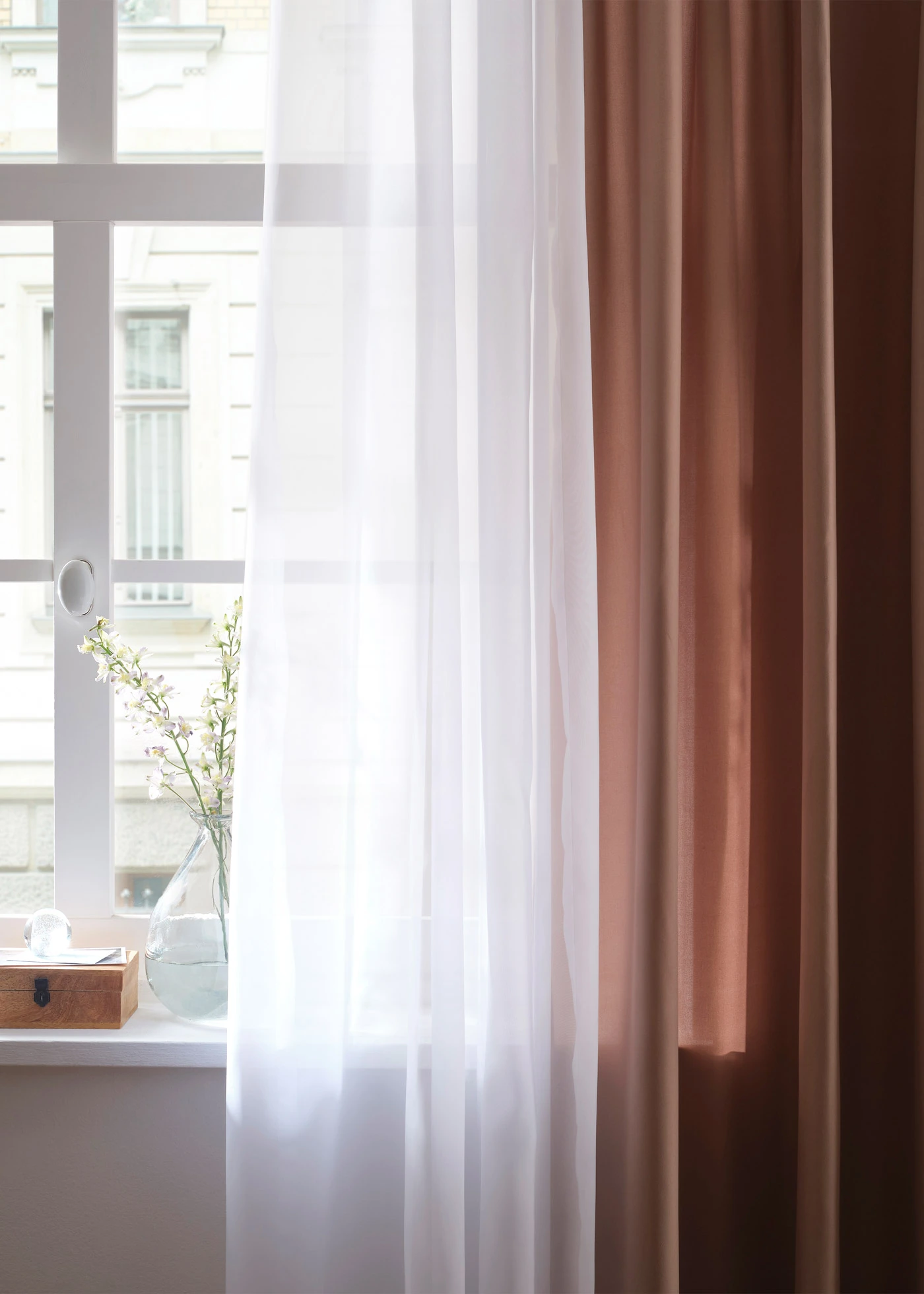 Gordijn van lichte voile met onzichtbare lussen (1 stuk) • taupe • bonprix online shop