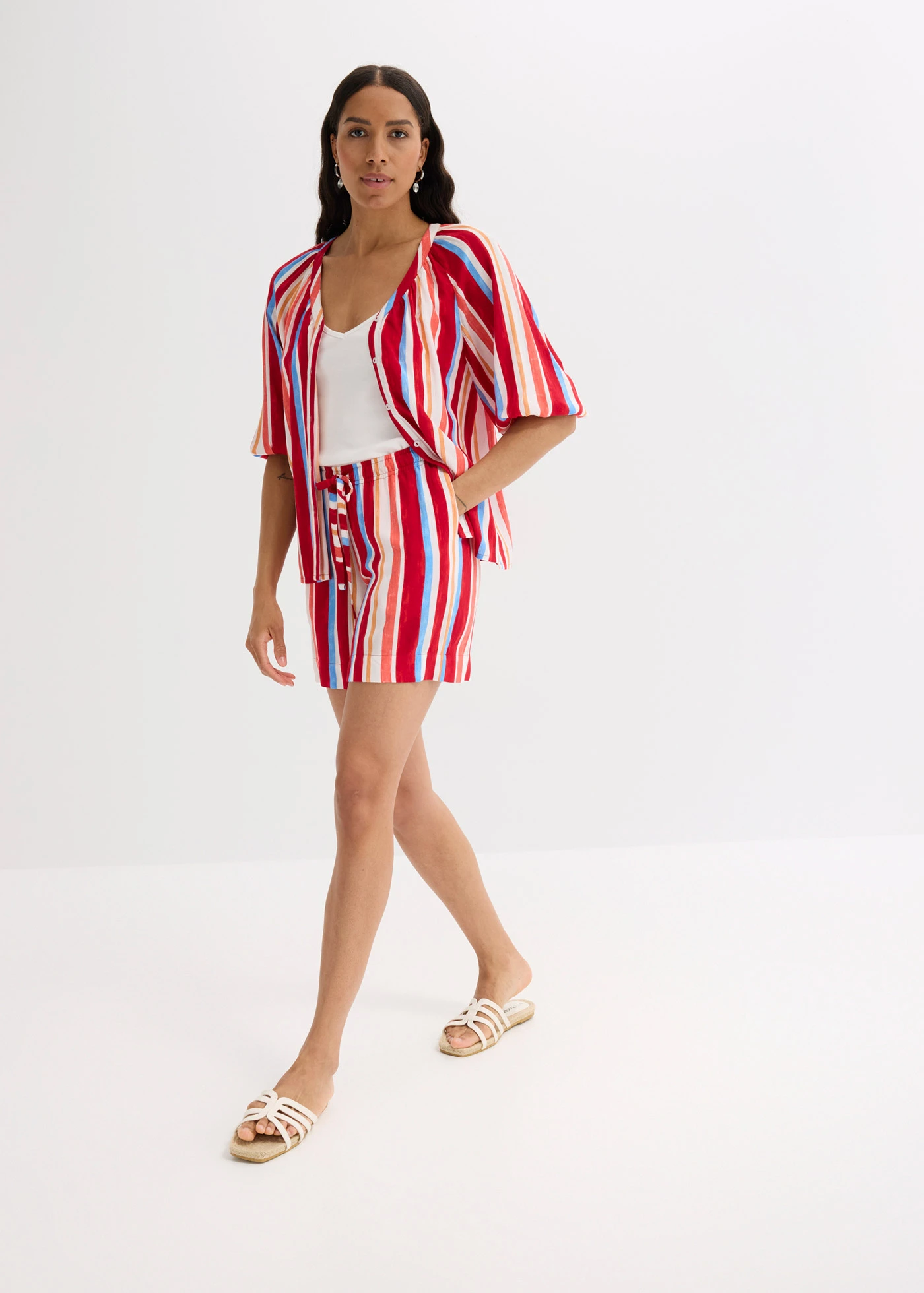 Short à taille élastiquée en viscose • rouge coquelicot-saumon clair-blanc rayé • Boutique bonprix