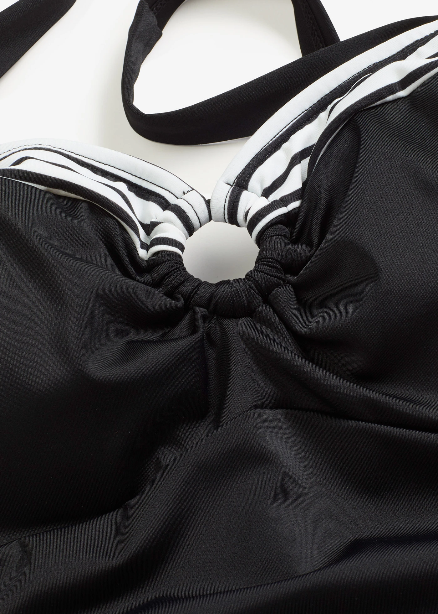 Maillot 1 pièce sculptant, maintien léger • noir/blanc • Boutique bonprix