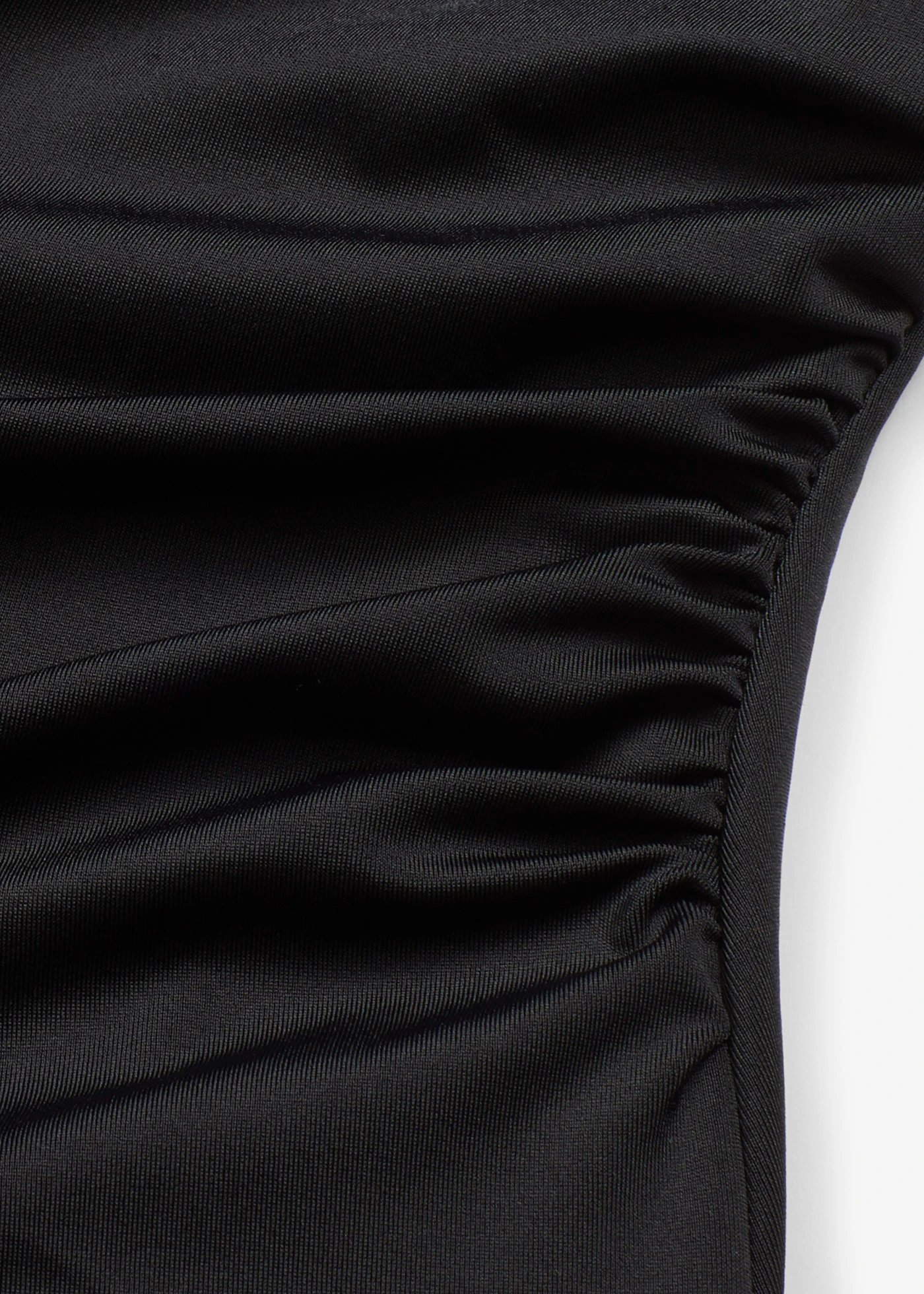 Jednodielne sťahovacie plavky, stredný tvarujúci efekt • čierna • obchod bonprix