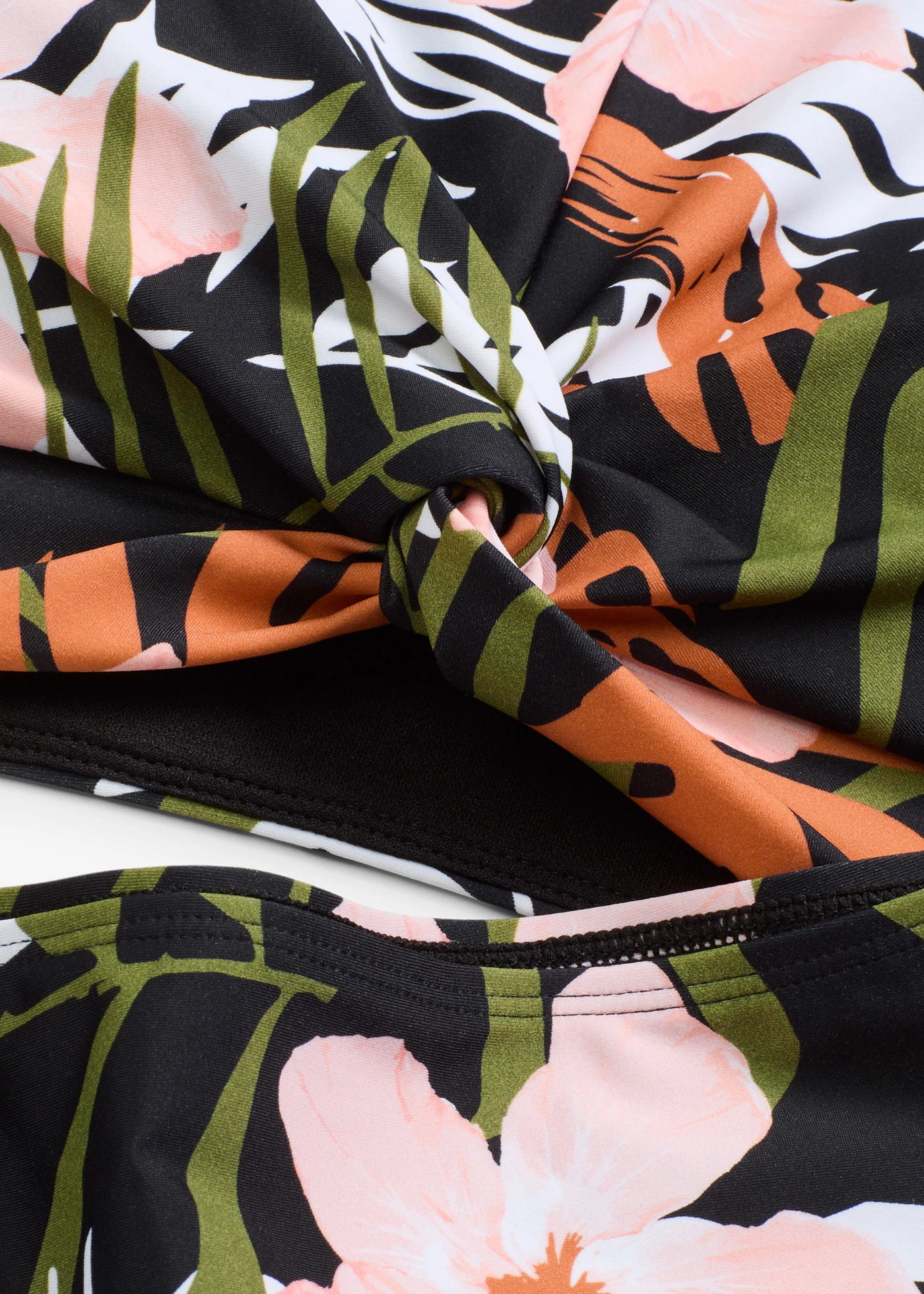 Bralette bikini met gerecycled polyamide (2-dlg. set) • zwart gebloemd • bonprix online shop