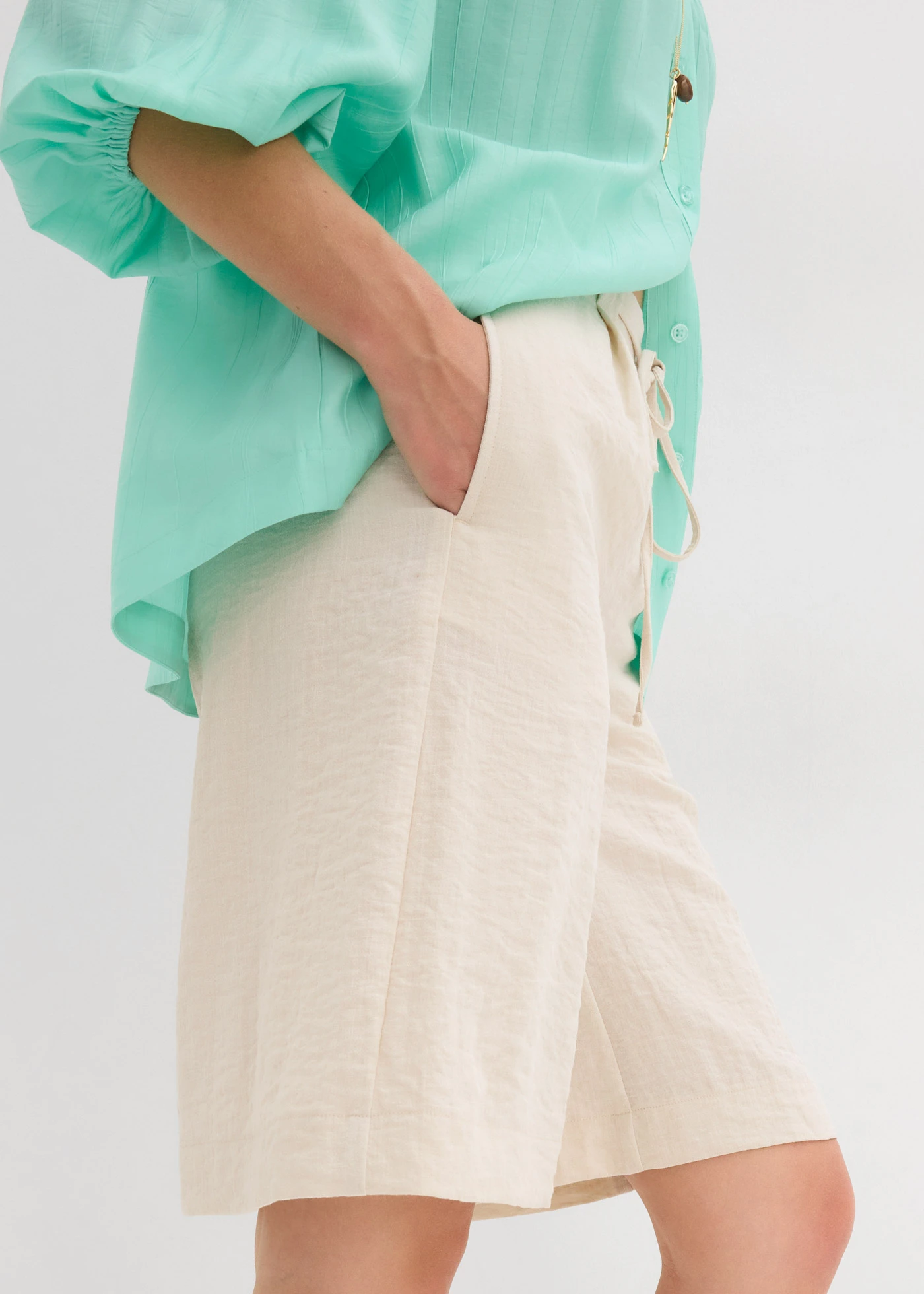 Bermudy ze splývavé viskózové směsi • přírodní • bonprix obchod