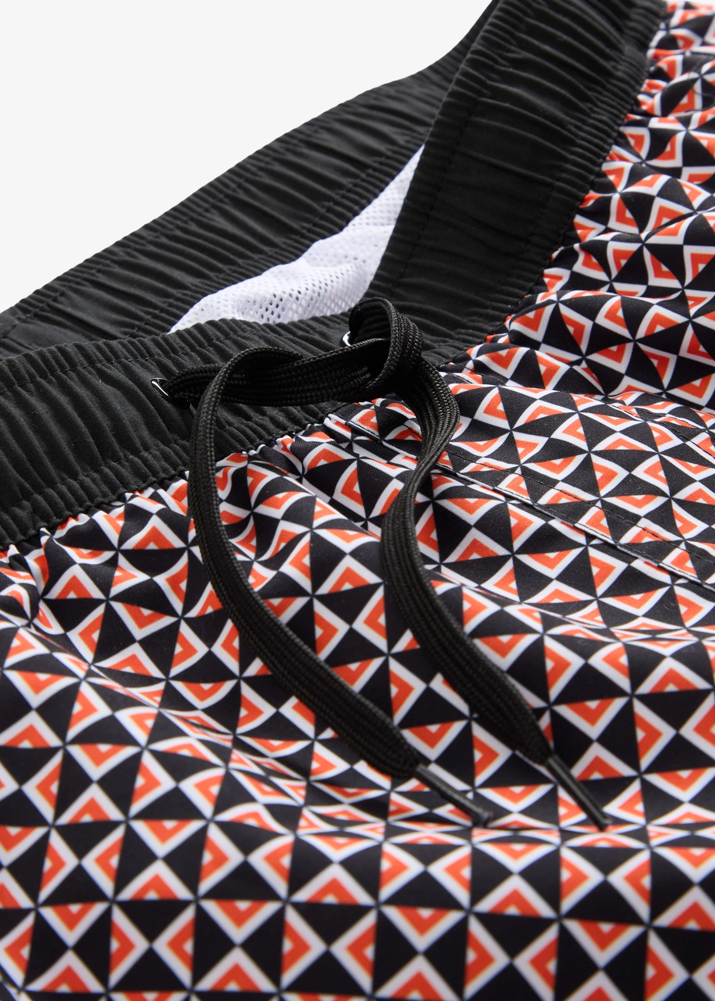 Pánské koupací šortky • červeno-bílo-černá s grafickým vzorem • bonprix obchod