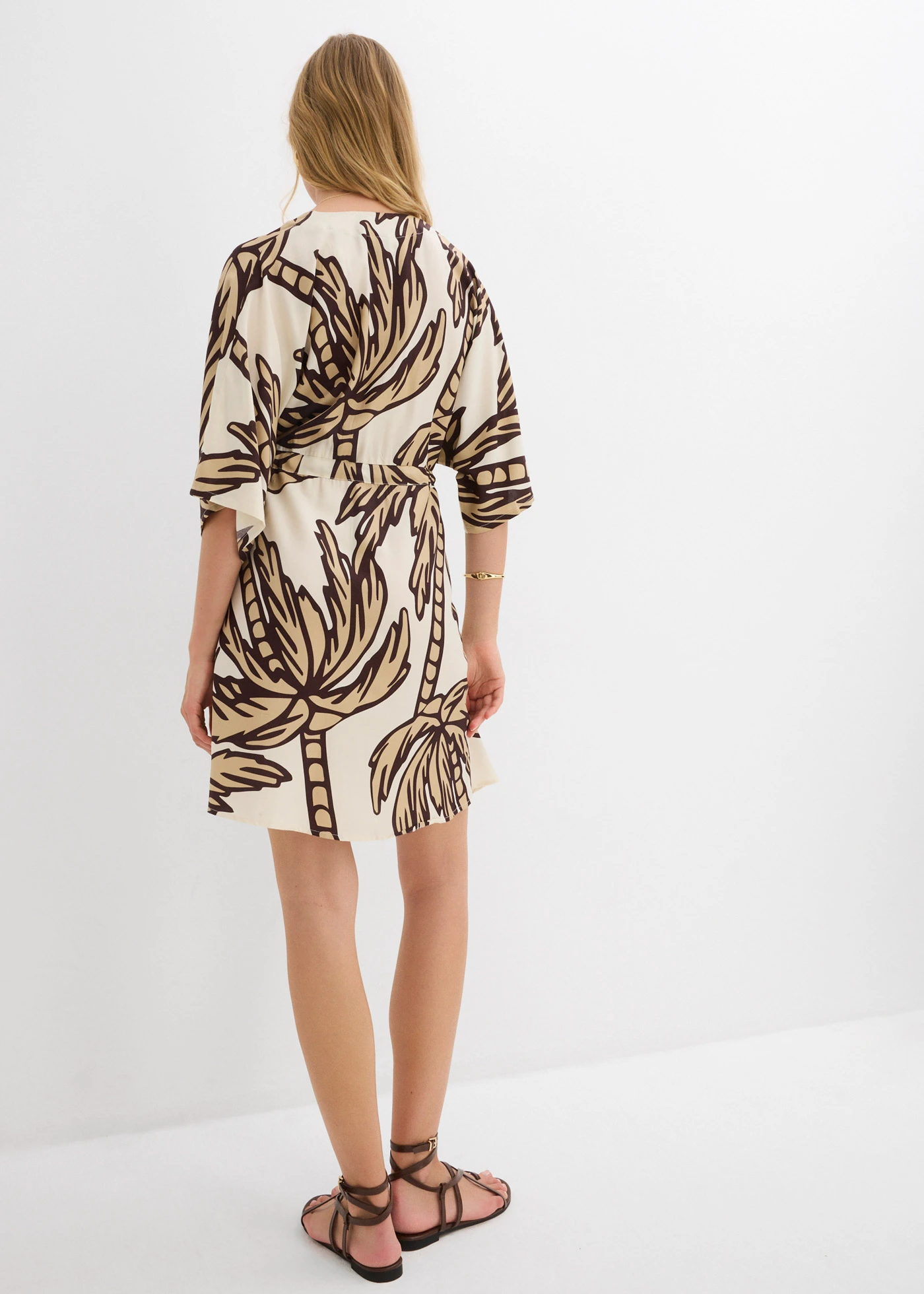 Minišaty s kimonovými rukávy, ze splývavé viskózy • přírodní-tmavě hnědo-nová béžová s květy • bonprix obchod