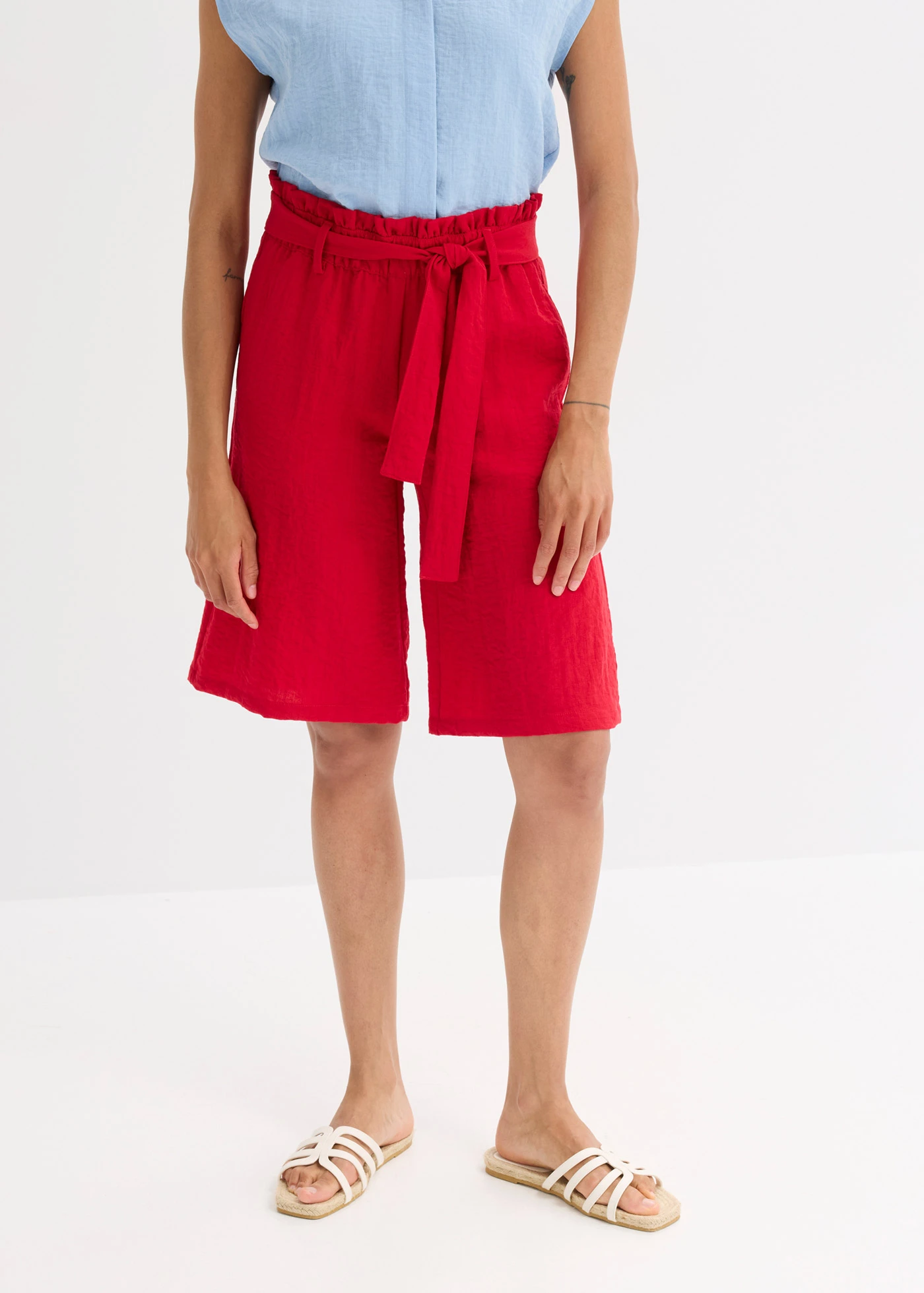 Bermuda fluide à taille élastiquée • rouge profond • product-page.page-title-suffix