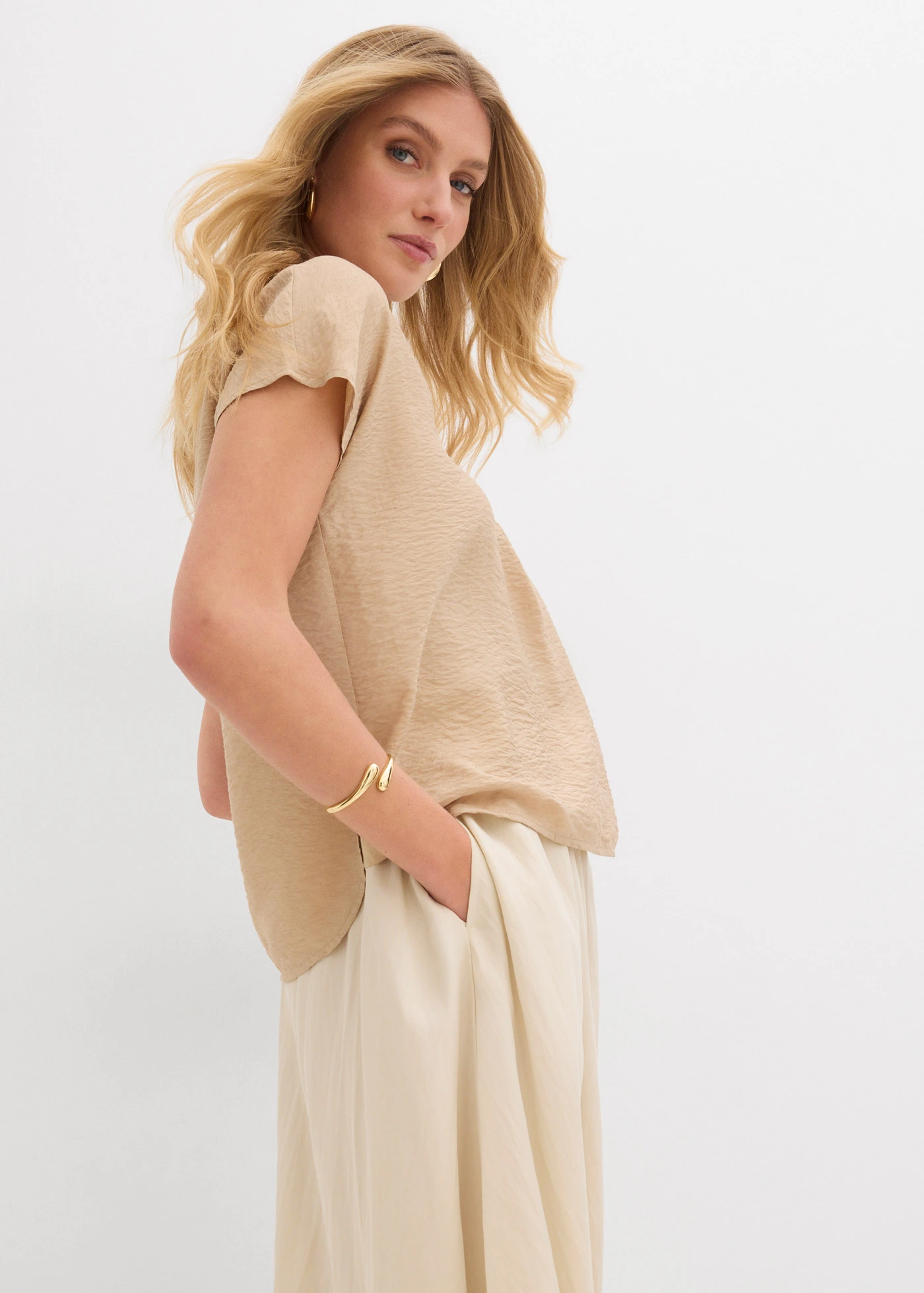 Tuniková halenka ze splývavé viskózové směsi • nová béžová • bonprix obchod