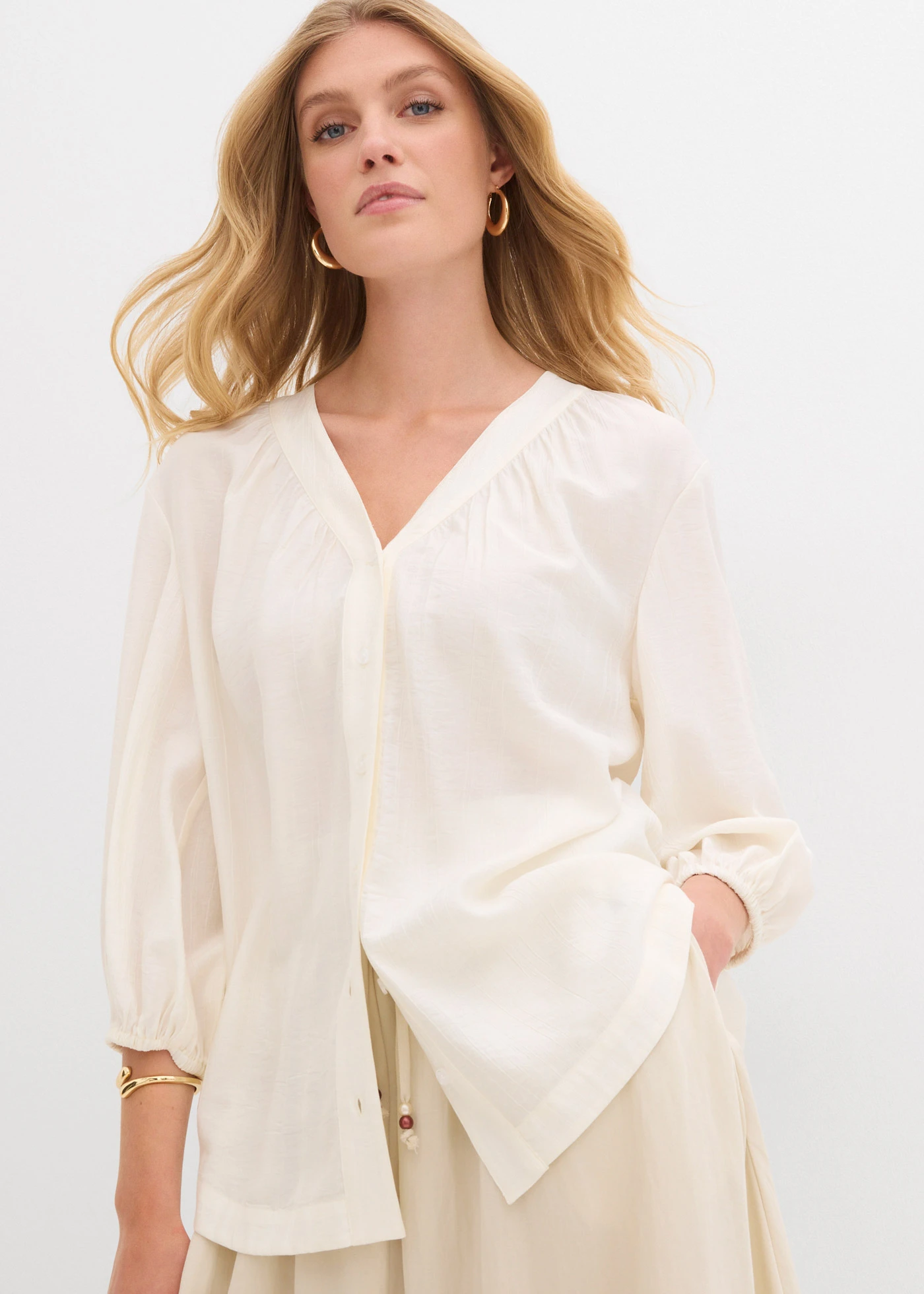 Oversized blouse in een zachte viscosemix • wolwit • bonprix online shop