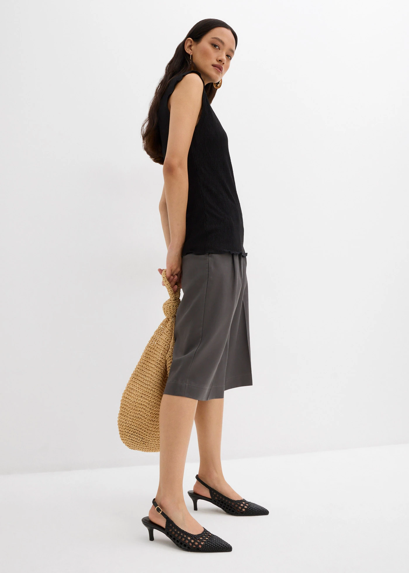 Top ze strukturovaného materiálu se zmačkanou úpravou • černá • bonprix obchod