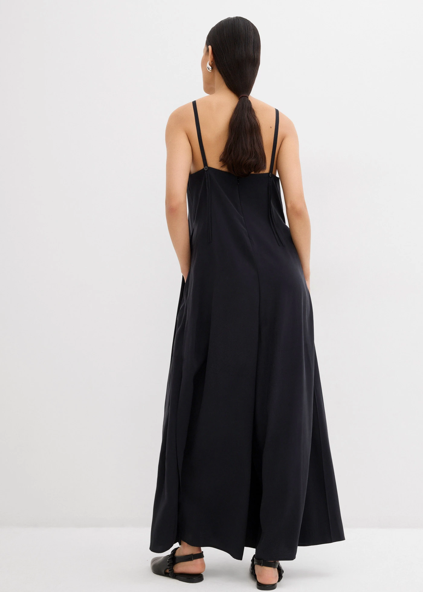 Jumpsuit in een viscosemix met verstelbare bandjes • zwart • product-page.page-title-suffix