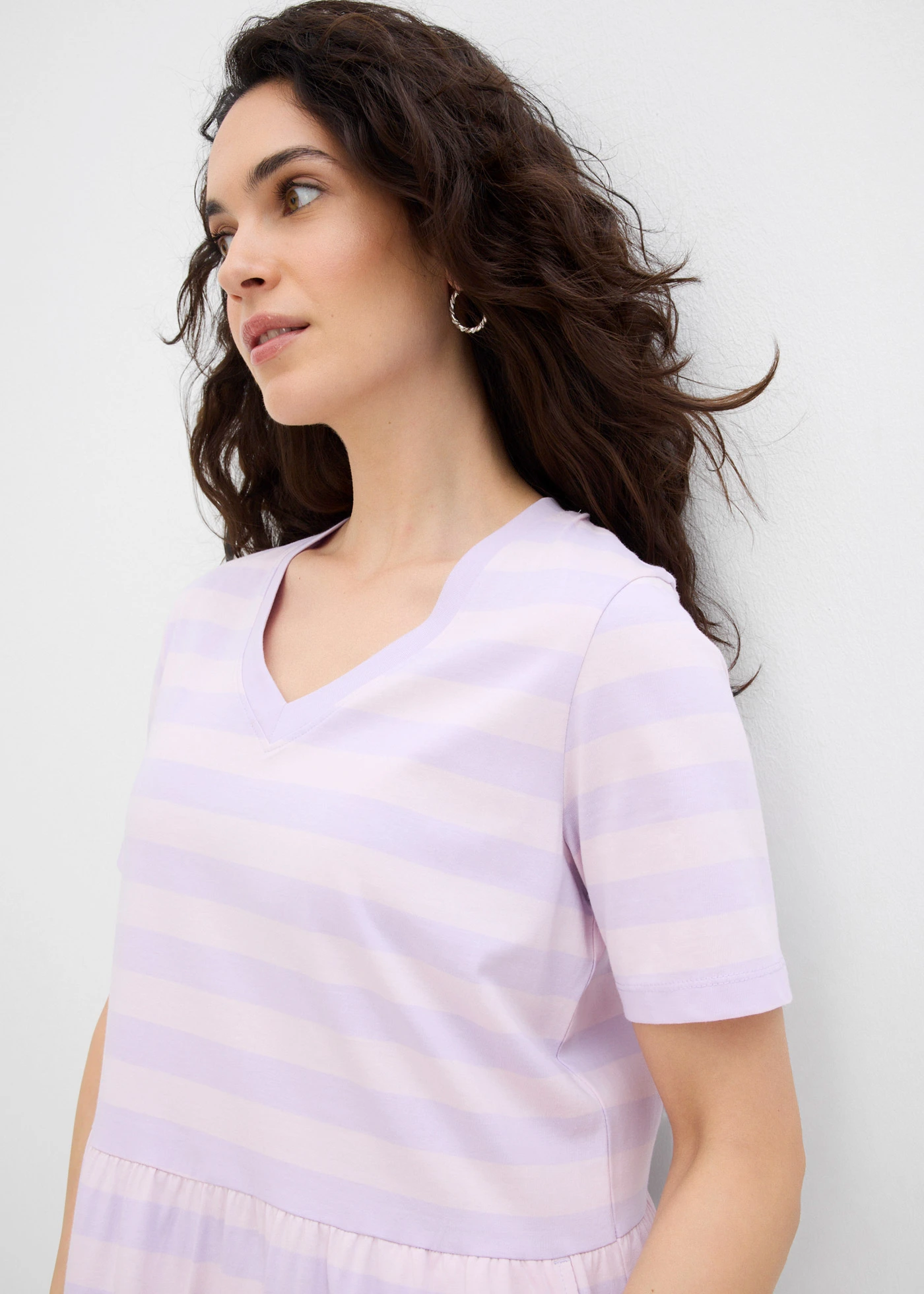 Žerzejové šaty z organické bavlny • jemně šeříkovo-pudrově šeříková s příčnými proužky • bonprix obchod