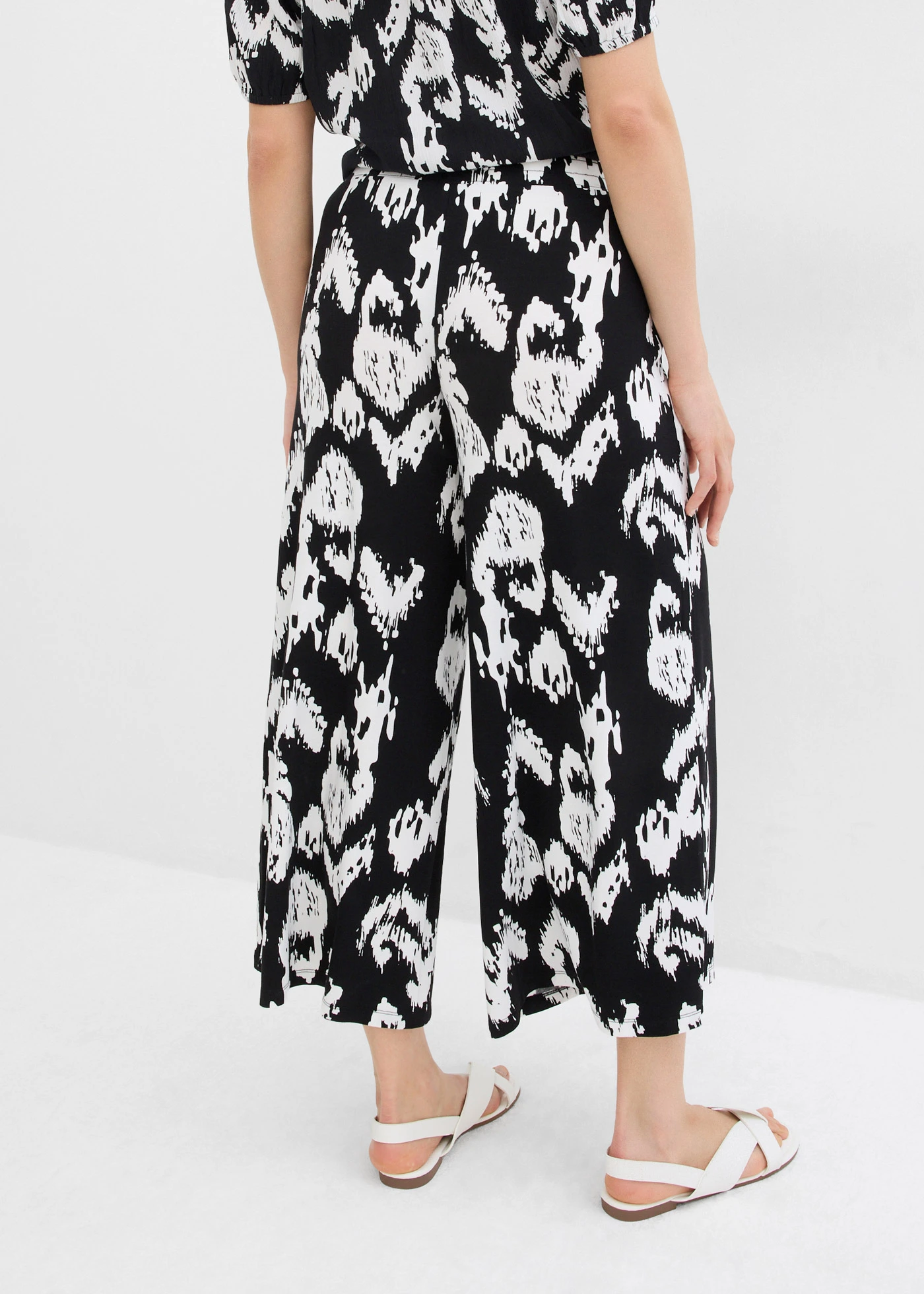 Žerzejové kalhoty z viskózové směsi • černá + přírodní bílá • bonprix obchod