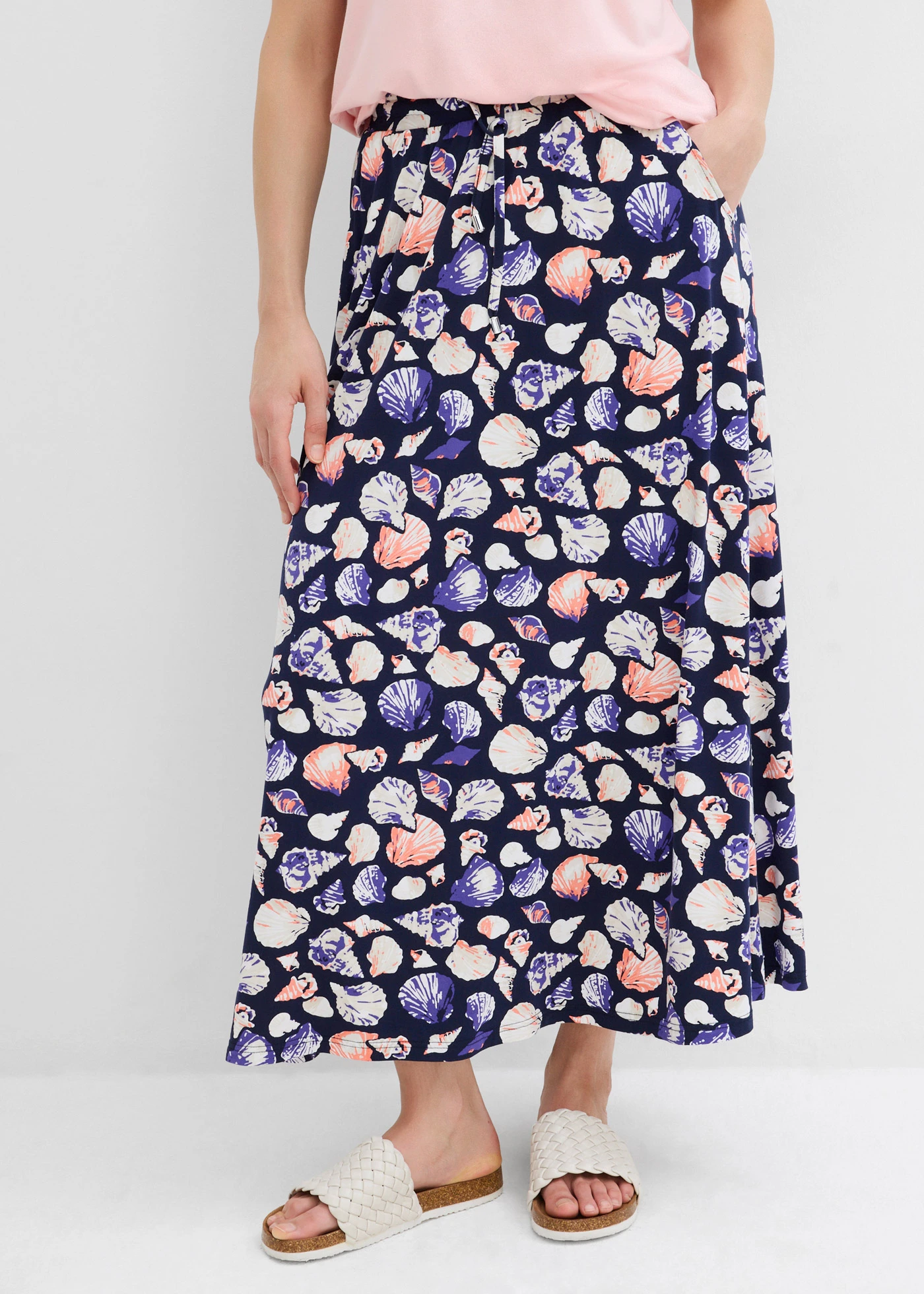 Maxirok in een zachte viscosemix • donkerblauw gedessineerd • bonprix online shop