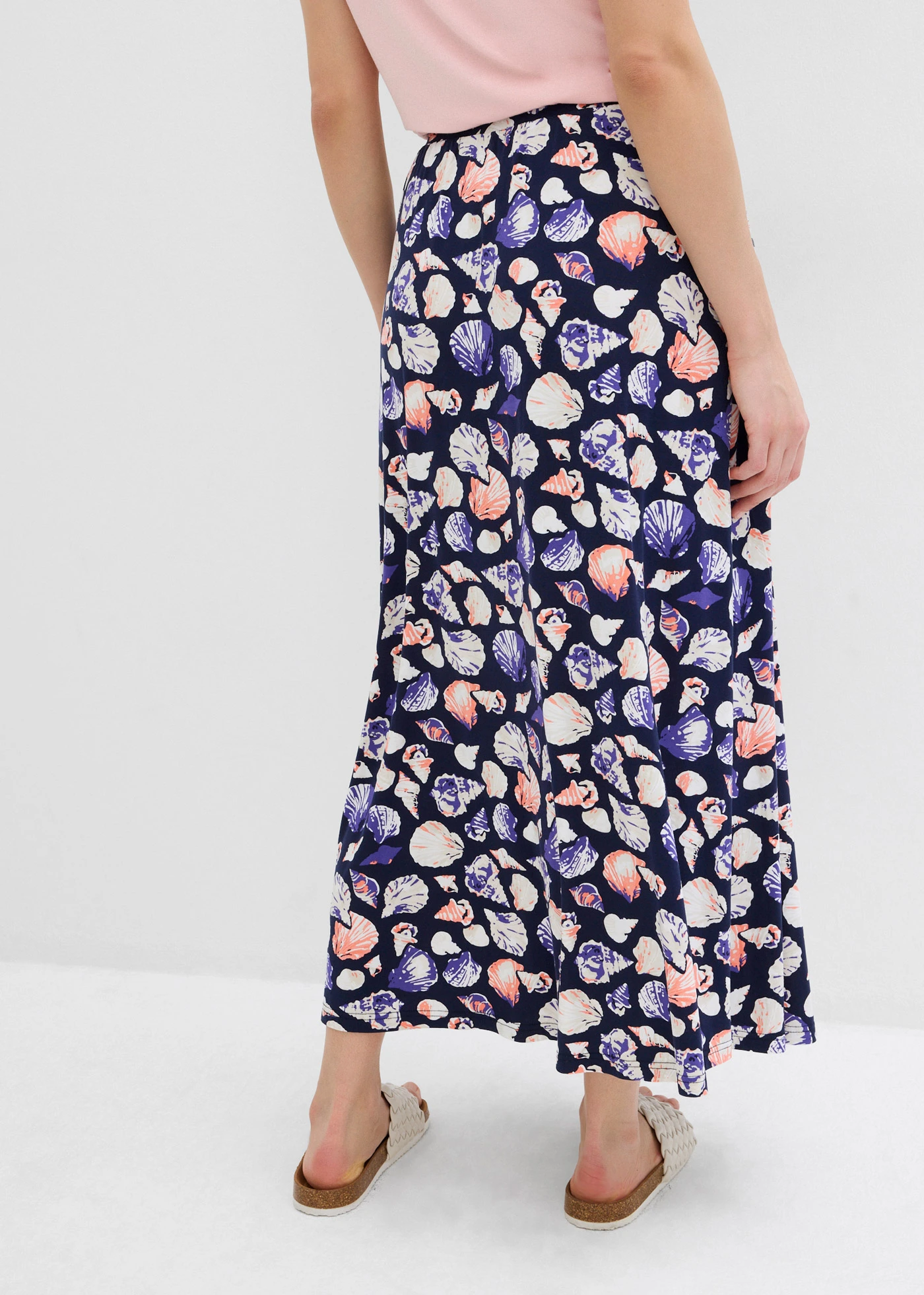 Maxirok in een zachte viscosemix • donkerblauw gedessineerd • bonprix online shop